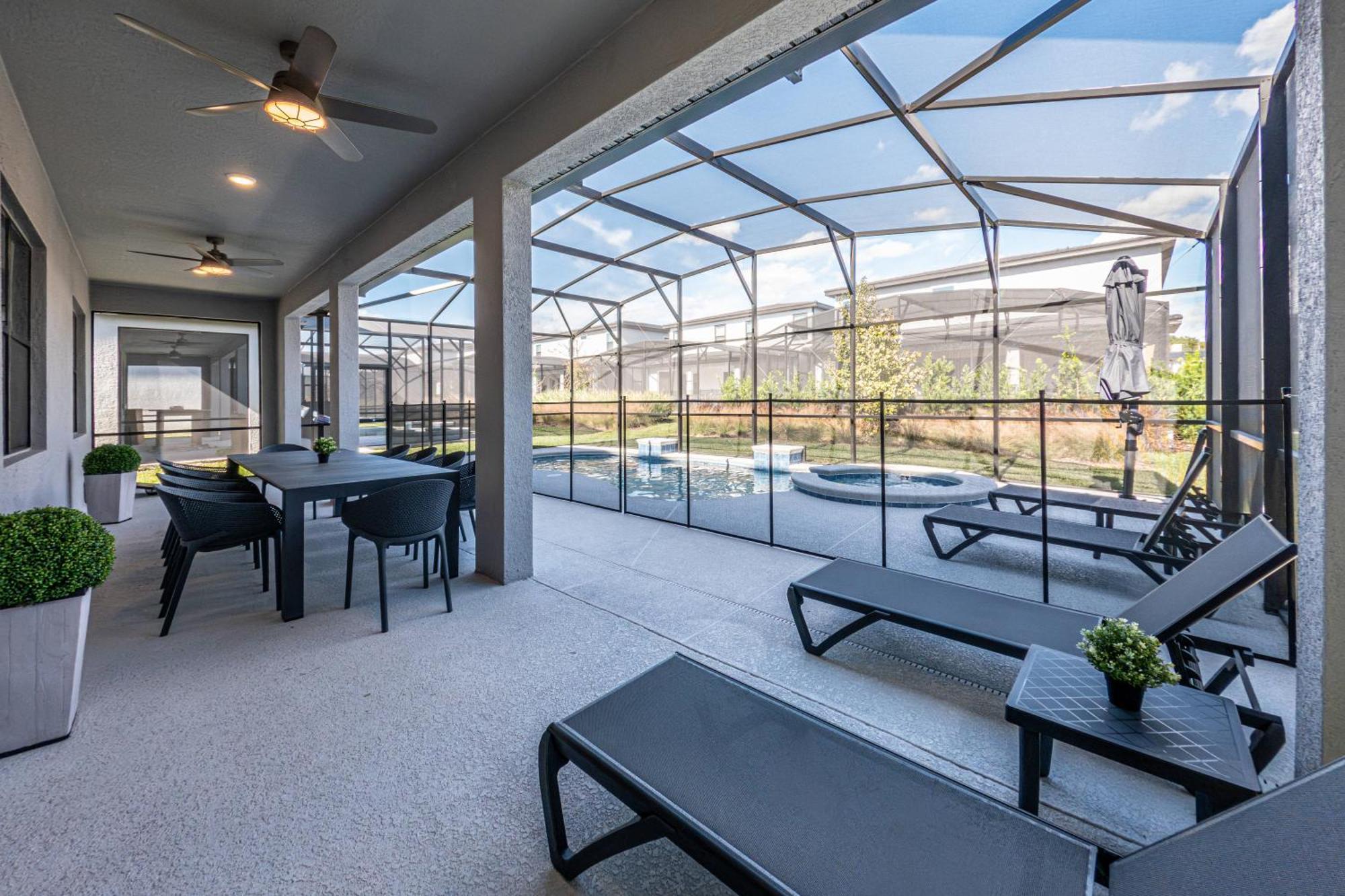 Themed Retreat 6br W Magical Private Pool Holiday home