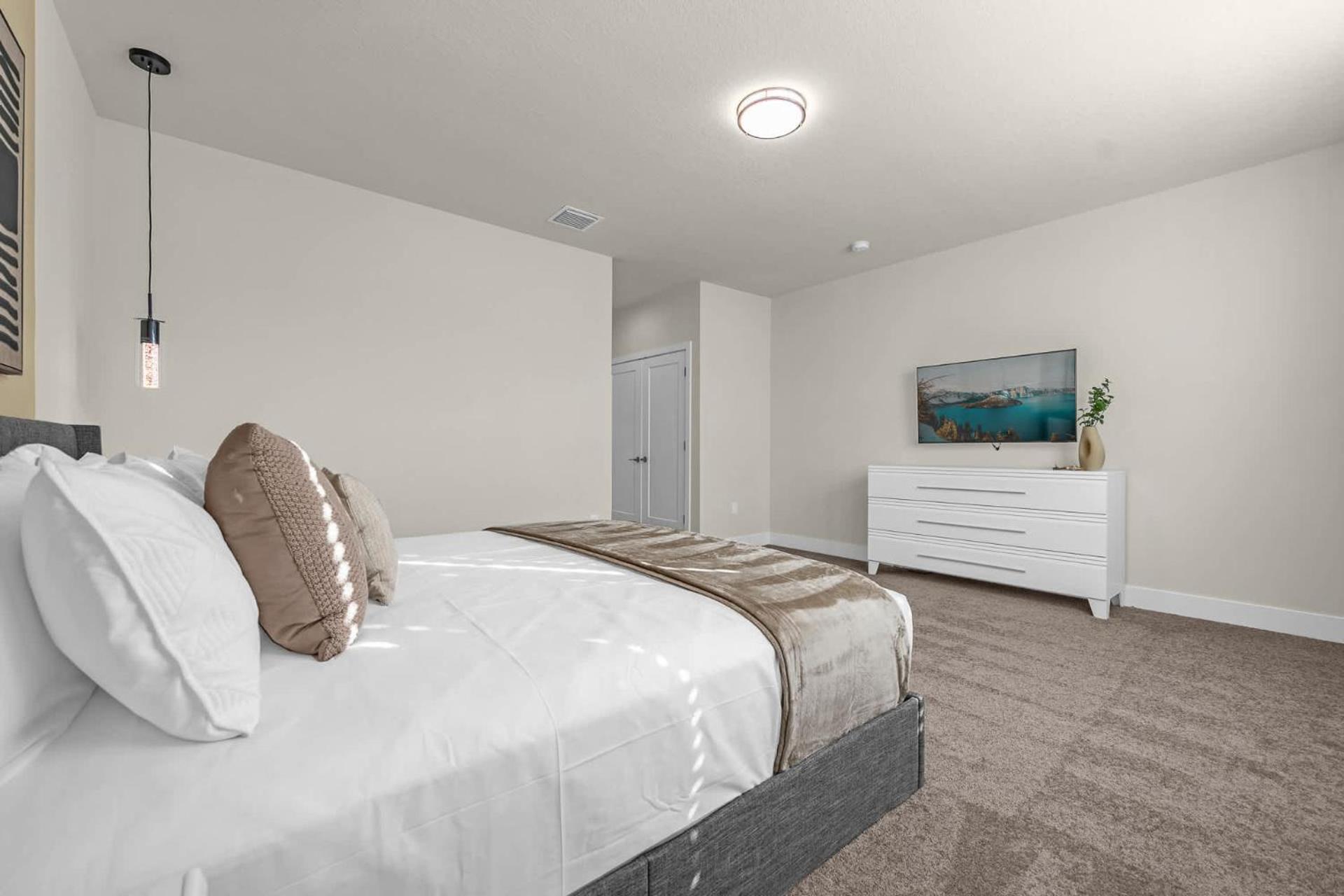 Holiday home Upstay - Sunny Clermont Getaway With Private Pool *