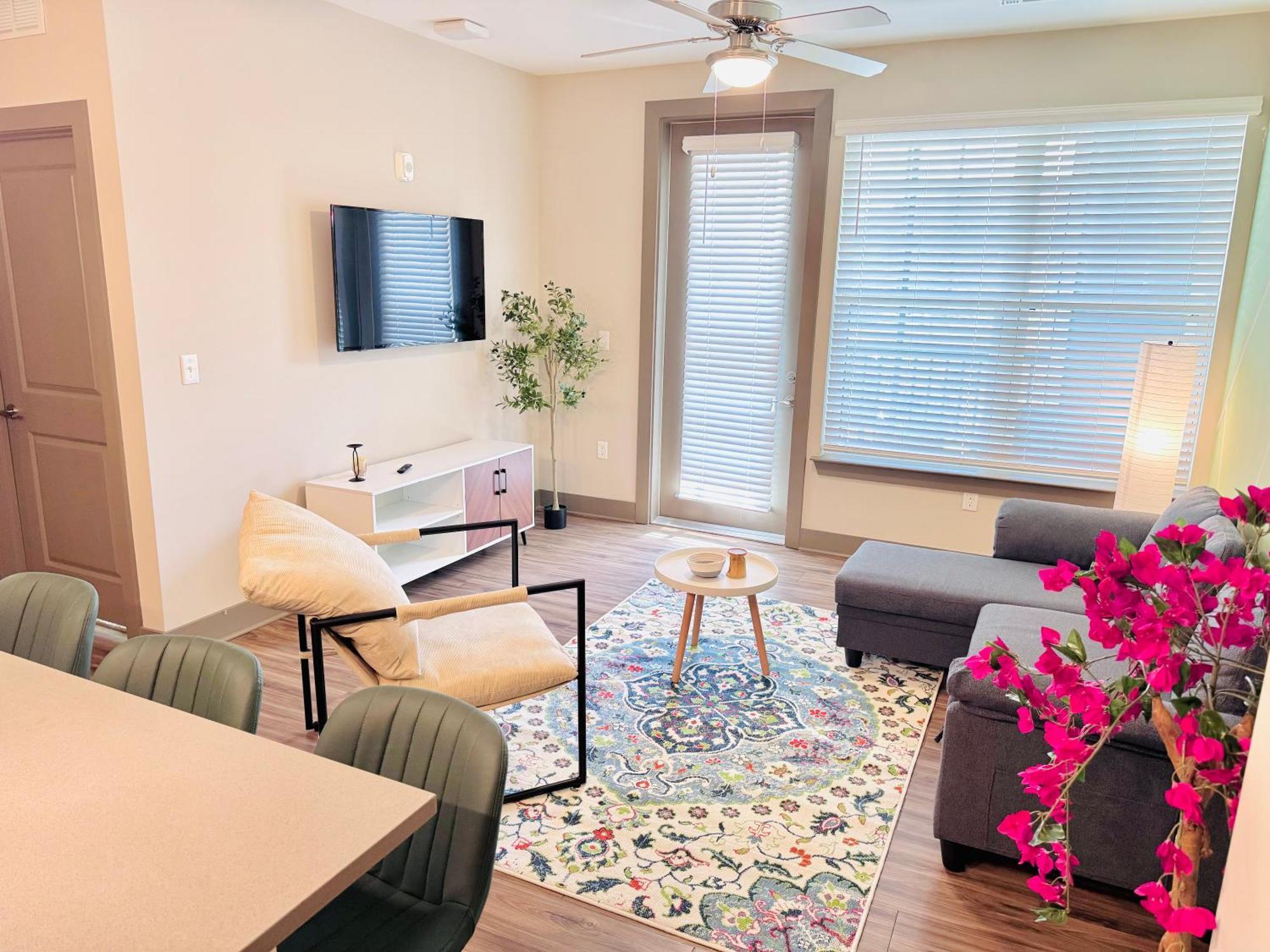 Full Apartment, Near Disney, King Bed, Pet-friendly Full Amenities Apartment