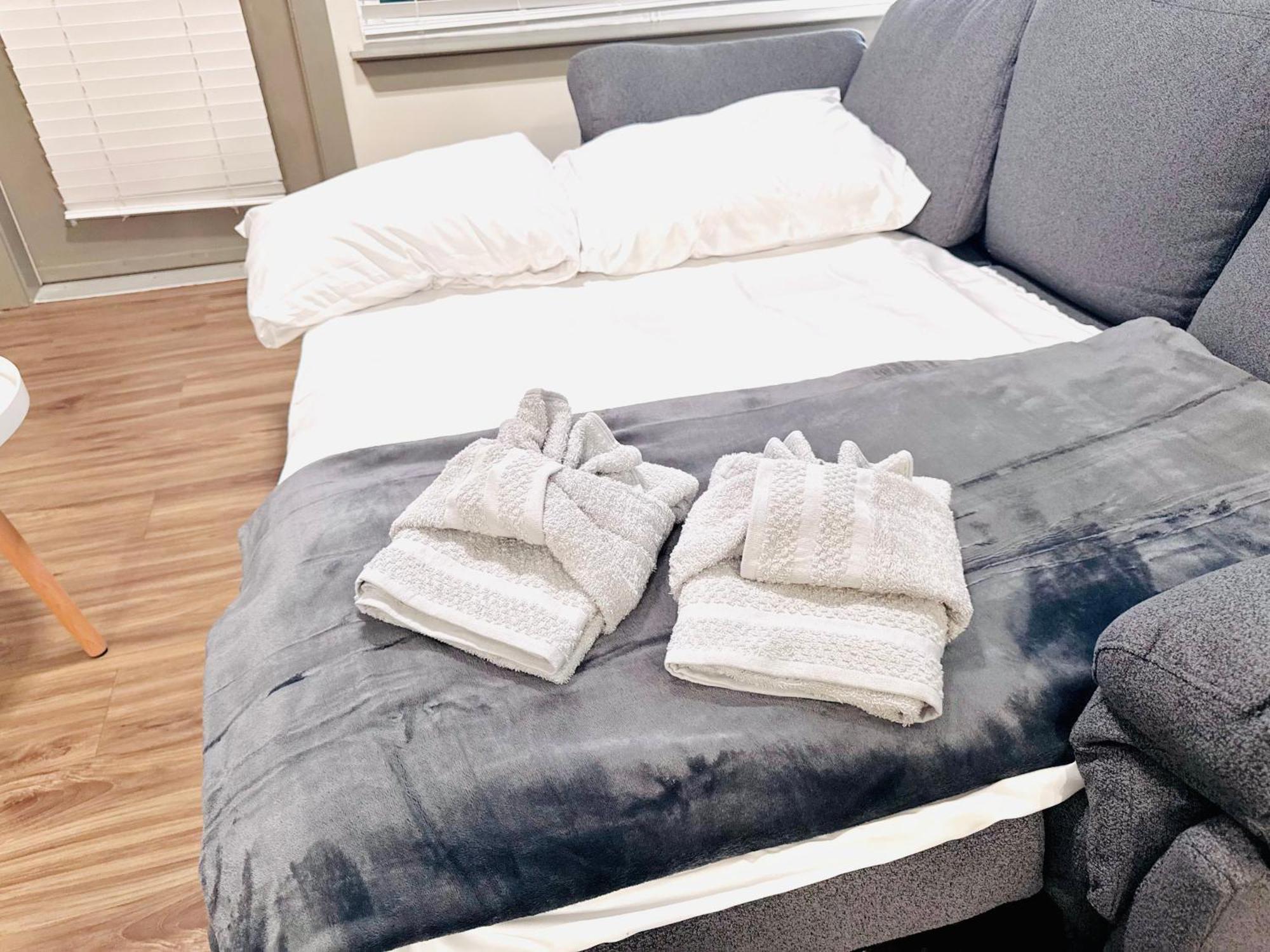 Apartment Full Apartment, Near Disney, King Bed, Pet-friendly Full Amenities *
