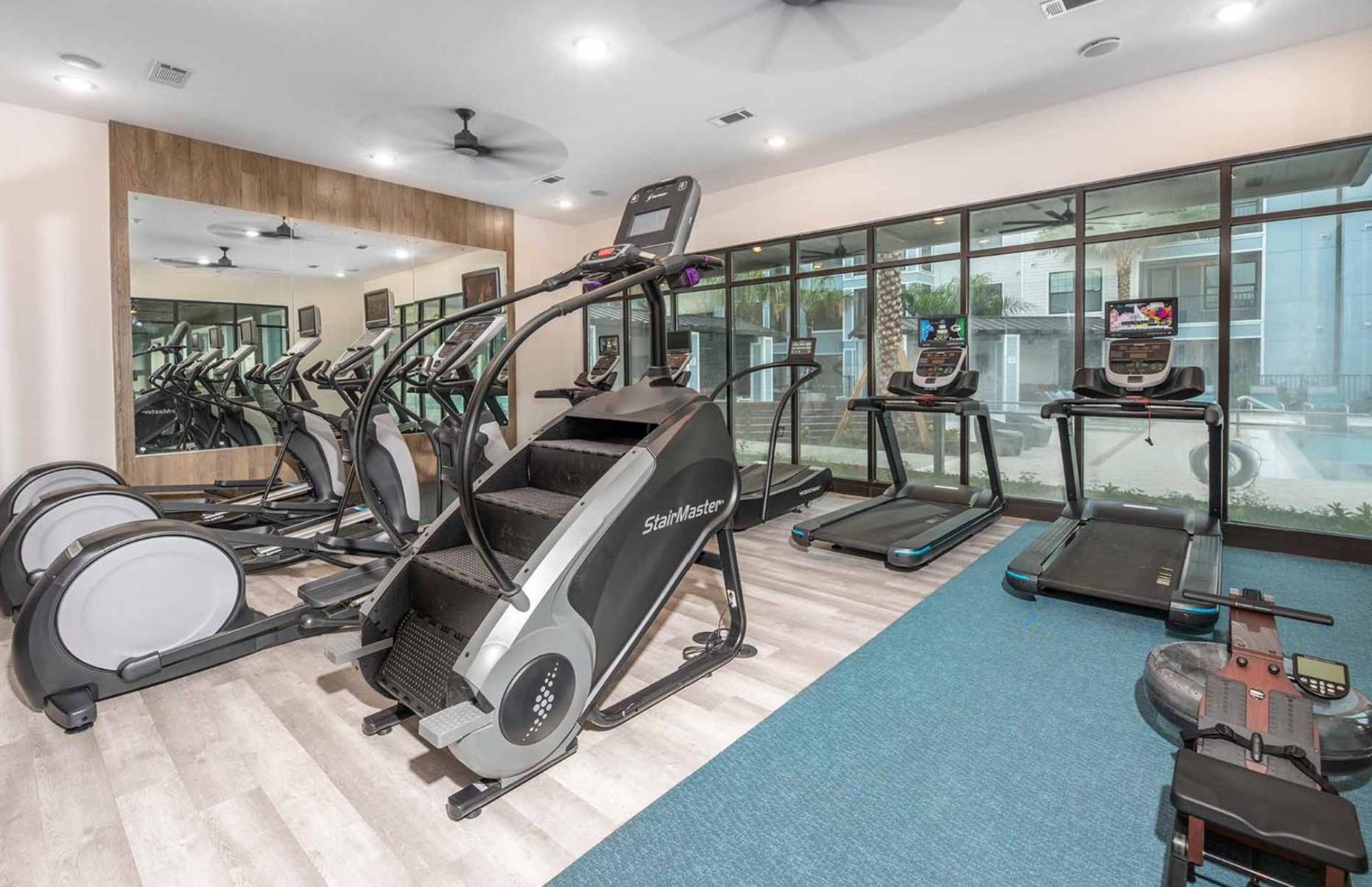 Full Apartment, Near Disney, King Bed, Pet-friendly Full Amenities