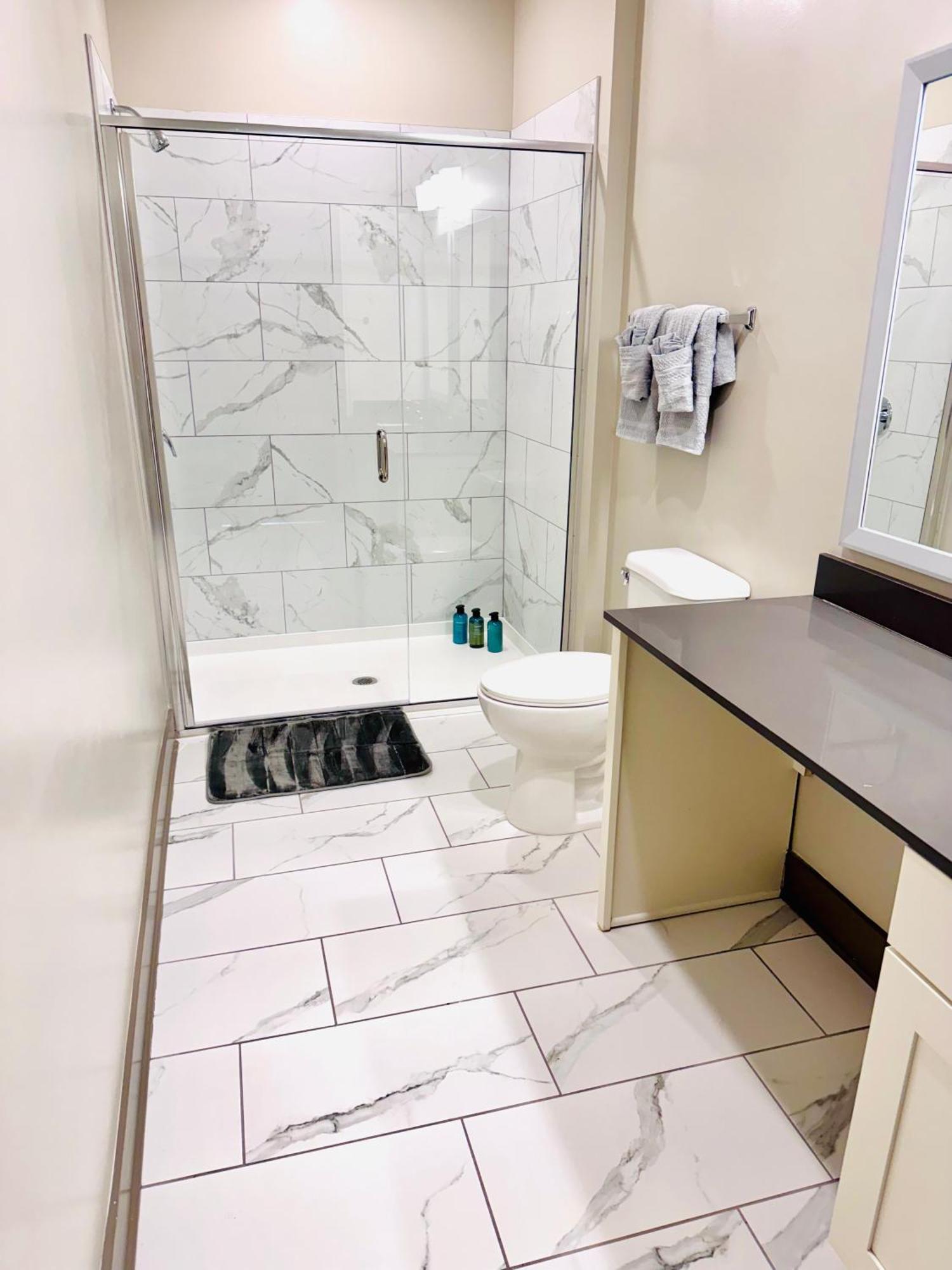 Full Apartment, Near Disney, King Bed, Pet-friendly Full Amenities *