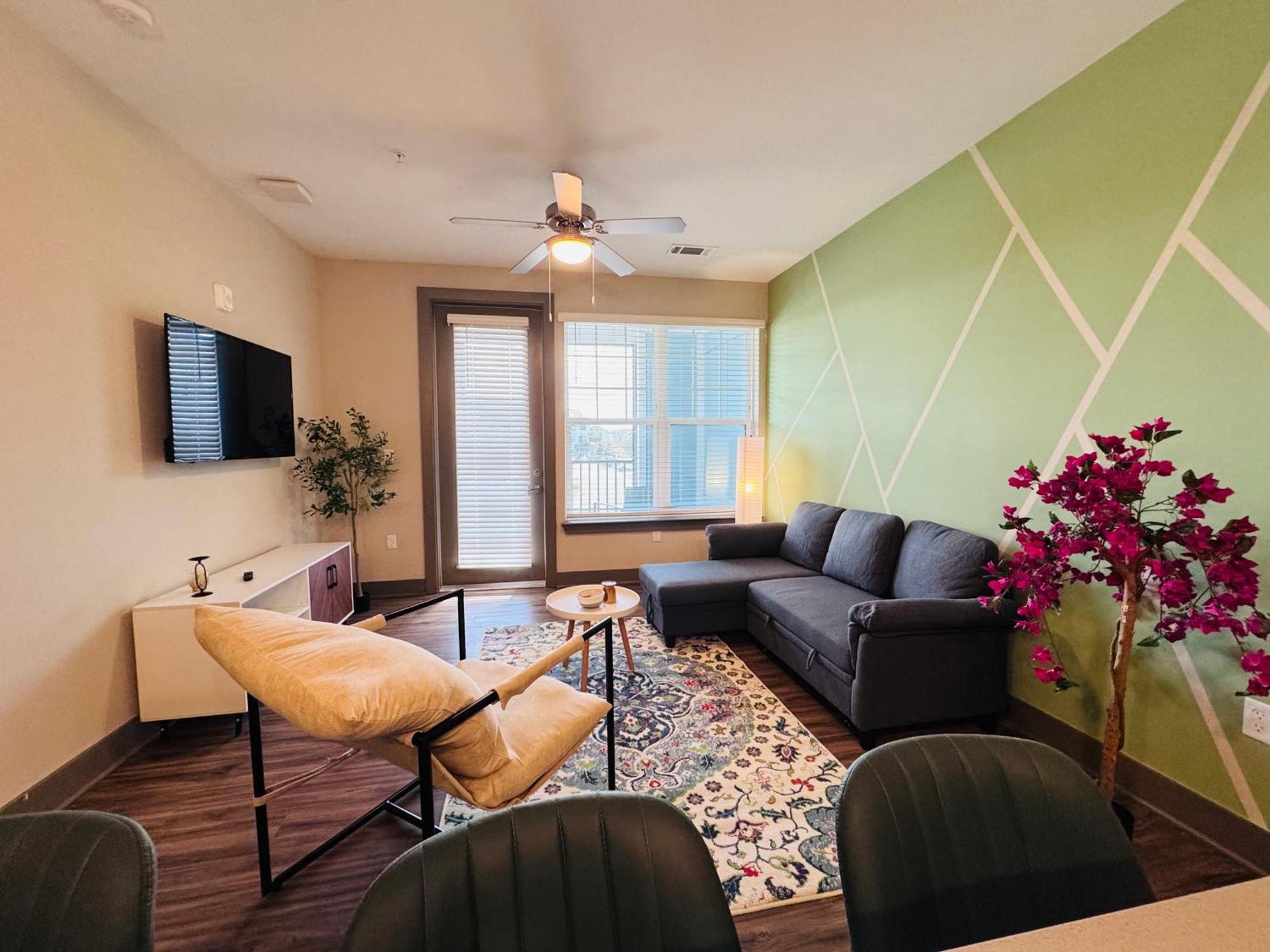 Full Apartment, Near Disney, King Bed, Pet-friendly Full Amenities Orlando