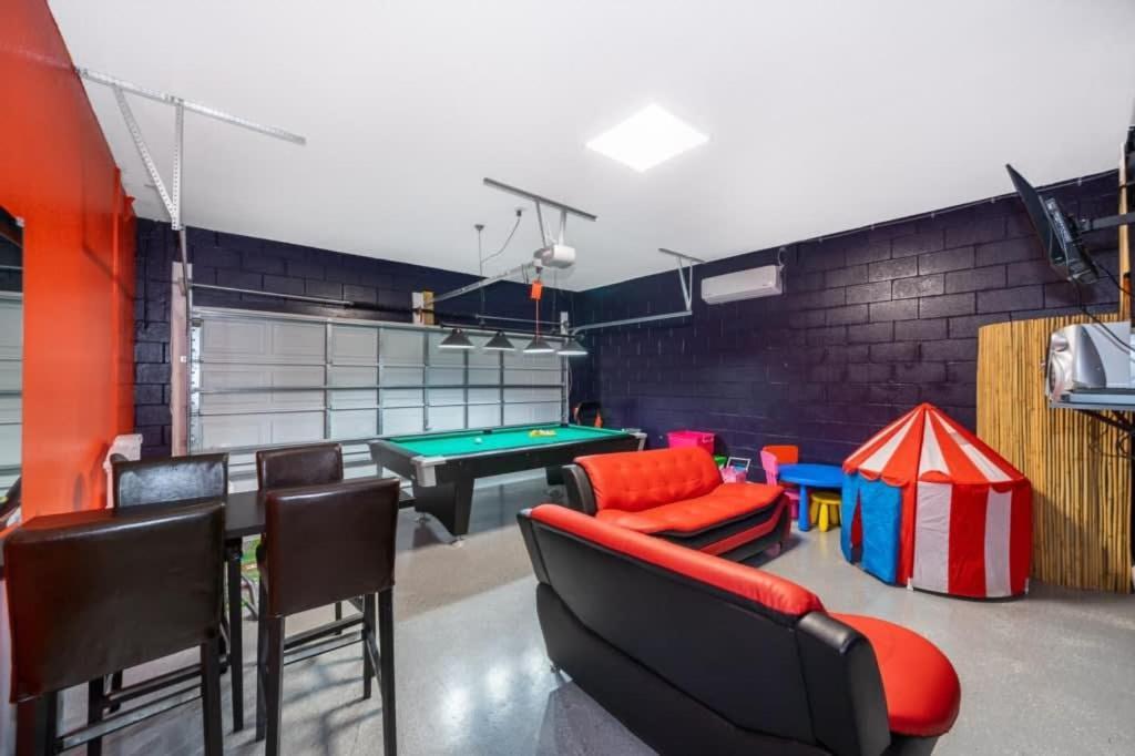 Luxury 6 Bedroom Pool In Windsor Hills Holiday home *