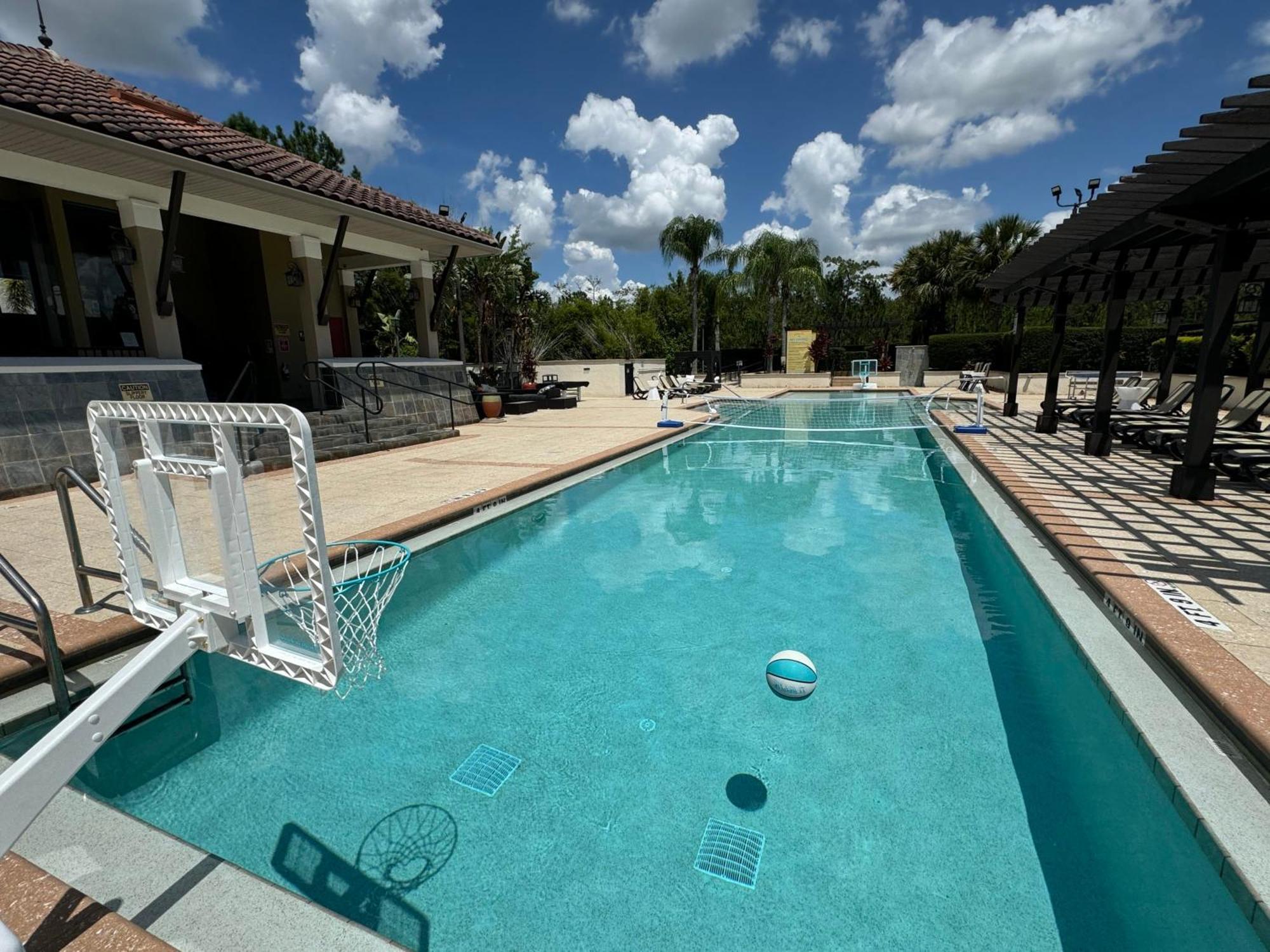 Deluxe Townhome - 5 Minutes From * Orlando