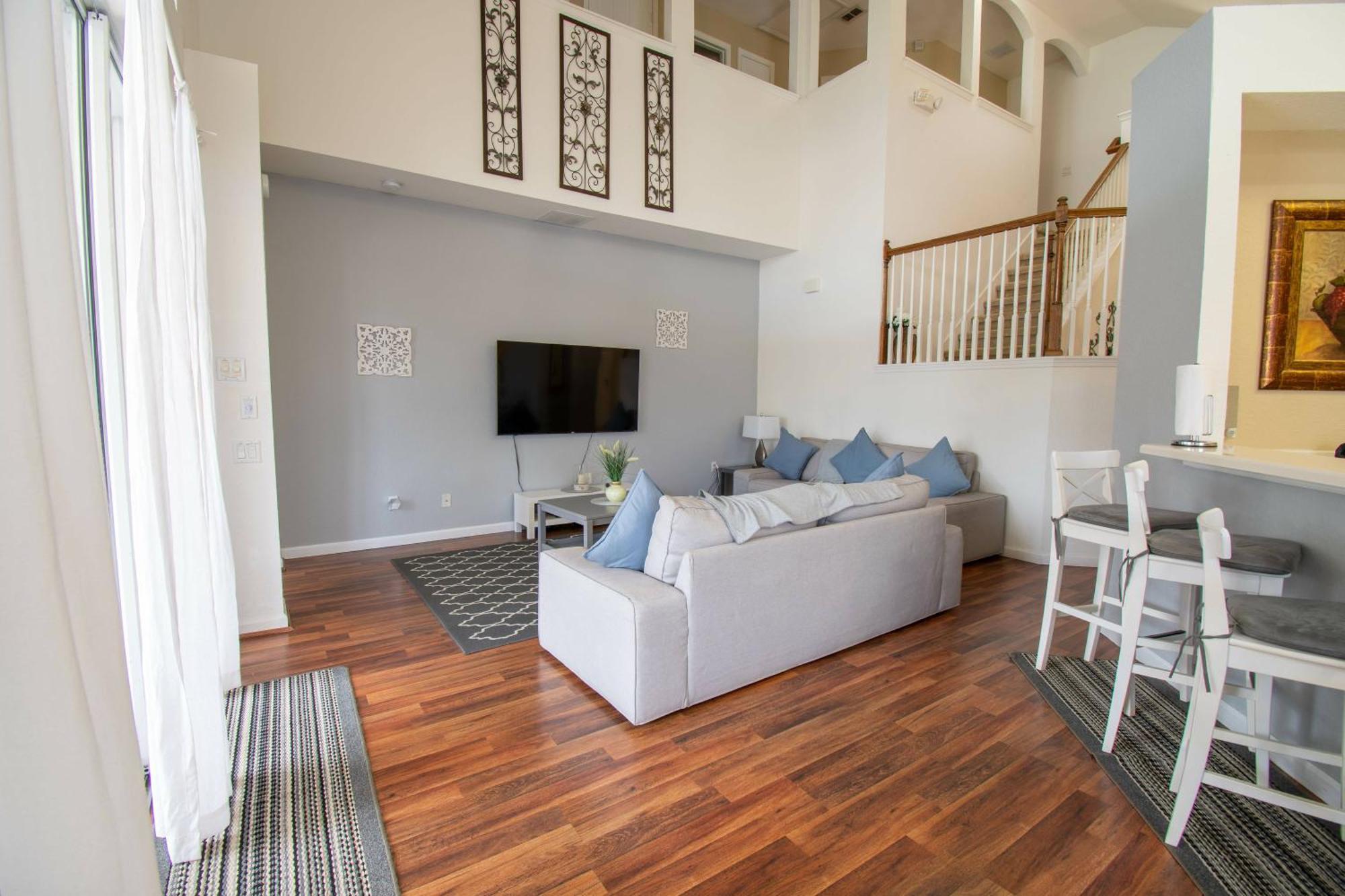 Stunning 6 Bedroom Vacation Holiday home *