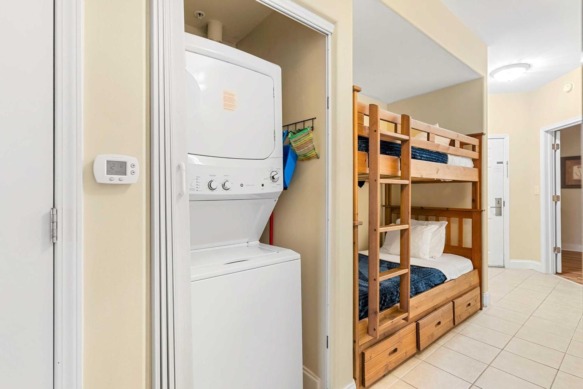 With Pools, 2 Mi To Disney! Apartment Orlando