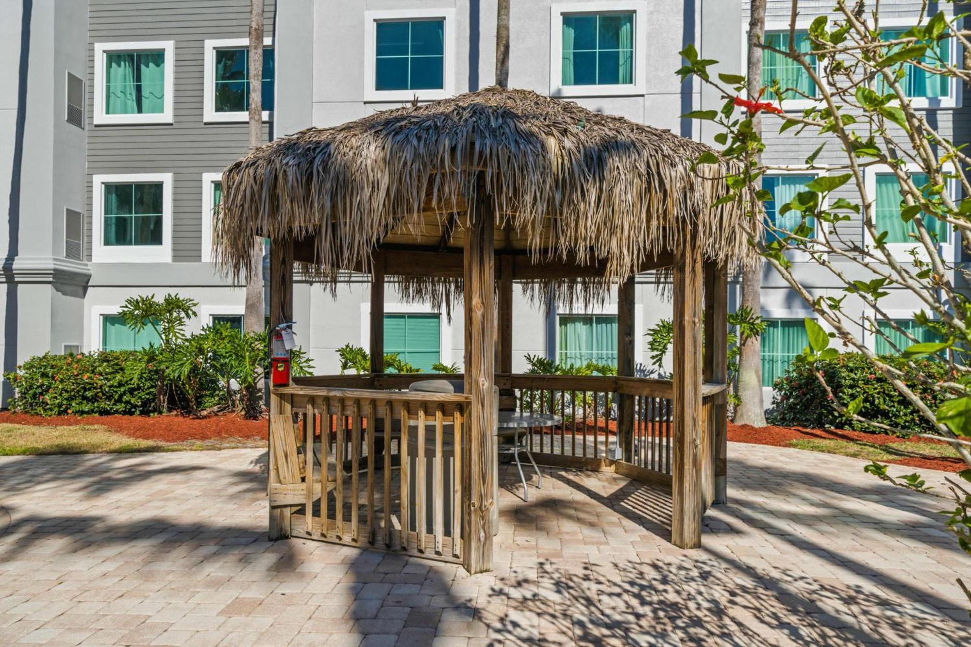 Favorite Free Shuttle Apartment