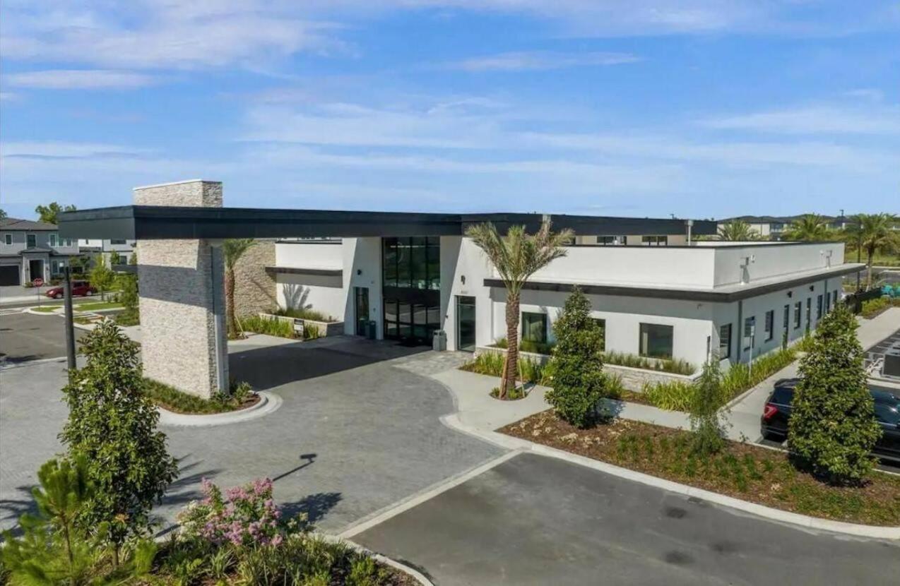 Lux 5br W Game Room, 4 & Private Poo Holiday home *