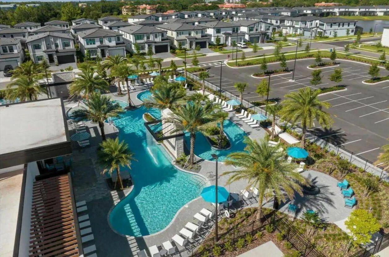 Lux 5br W Game Room, 4 & Private Poo Holiday home