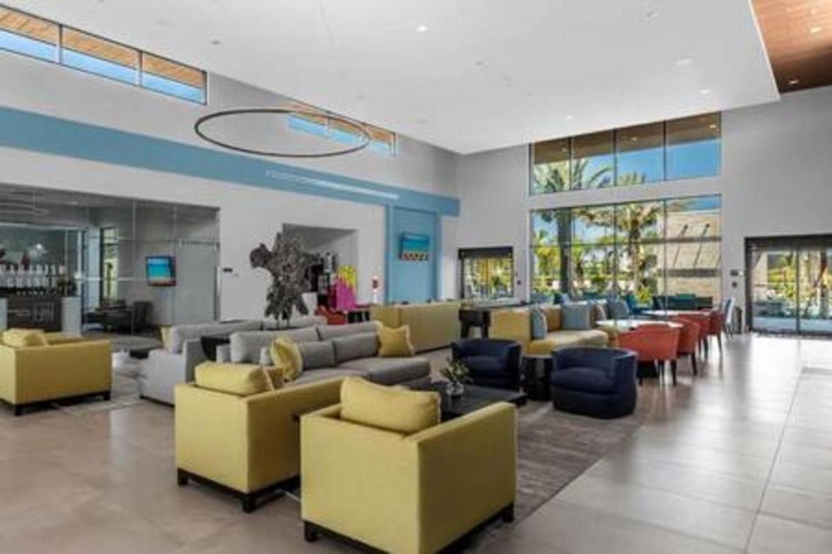 Lux 5br W Game Room, 4 & Private Poo Holiday home