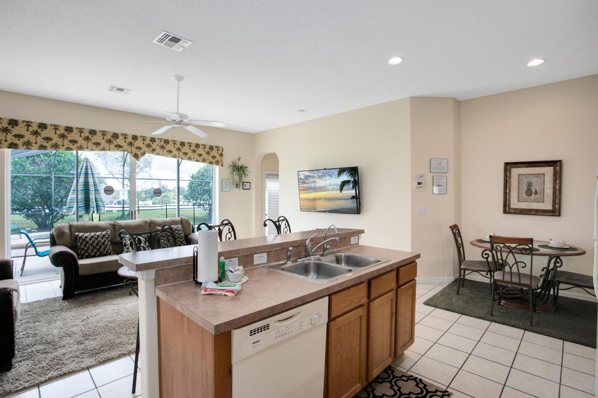 Tropical And Peaceful, 5 Bed With Pool & Villa Orlando