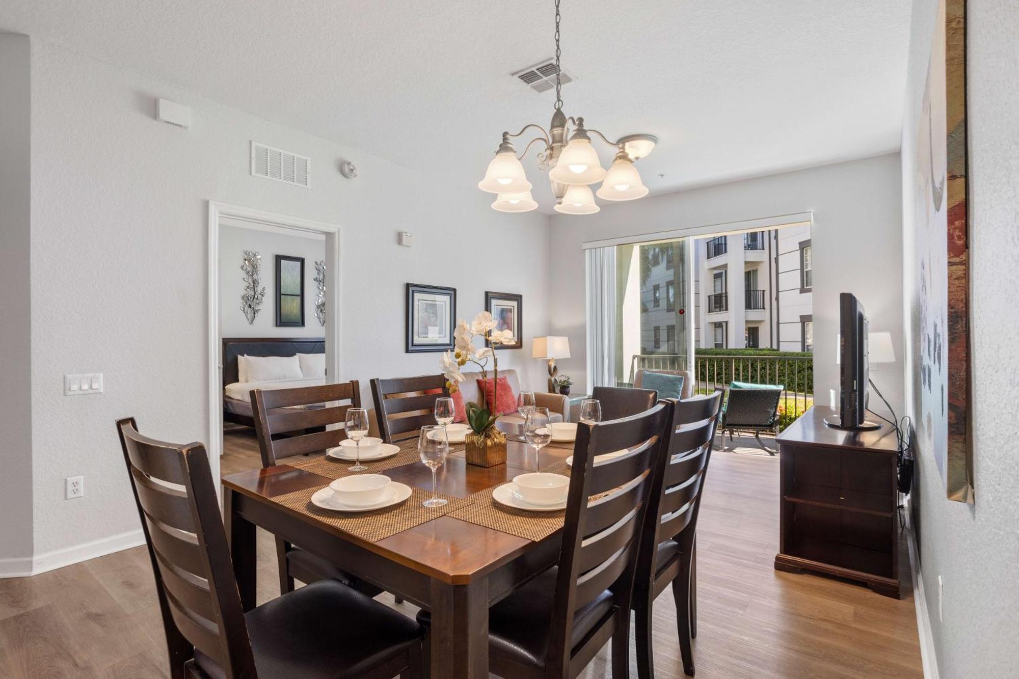 Cozy W Free Vista Cay Access Apartment