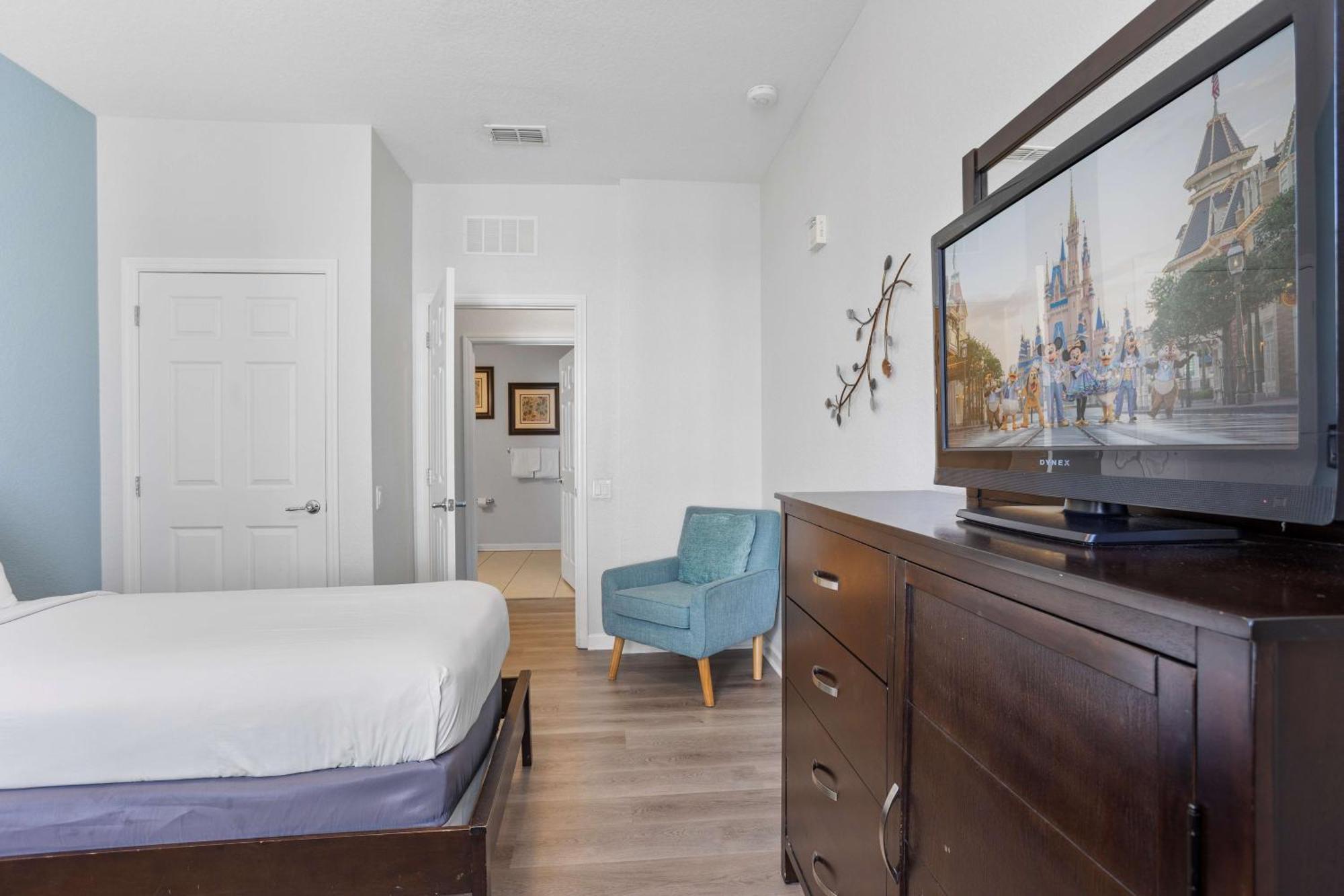 Cozy W Free Vista Cay Access Apartment *