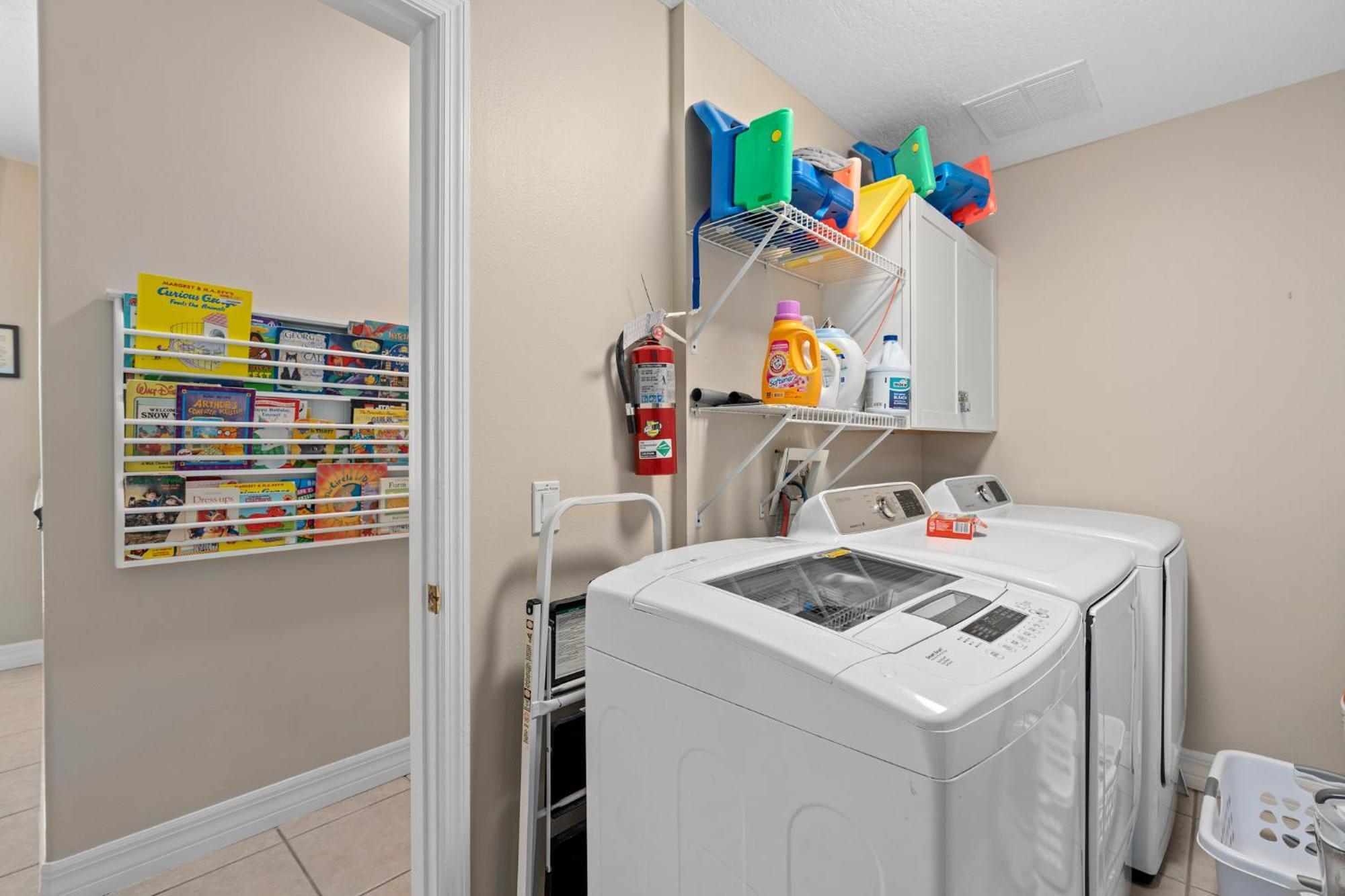 Holiday home Mickeys Sunrise - Phenomenal 7br Themed Theater Swingset Splashpad Gas Bbq - 2 Miles To