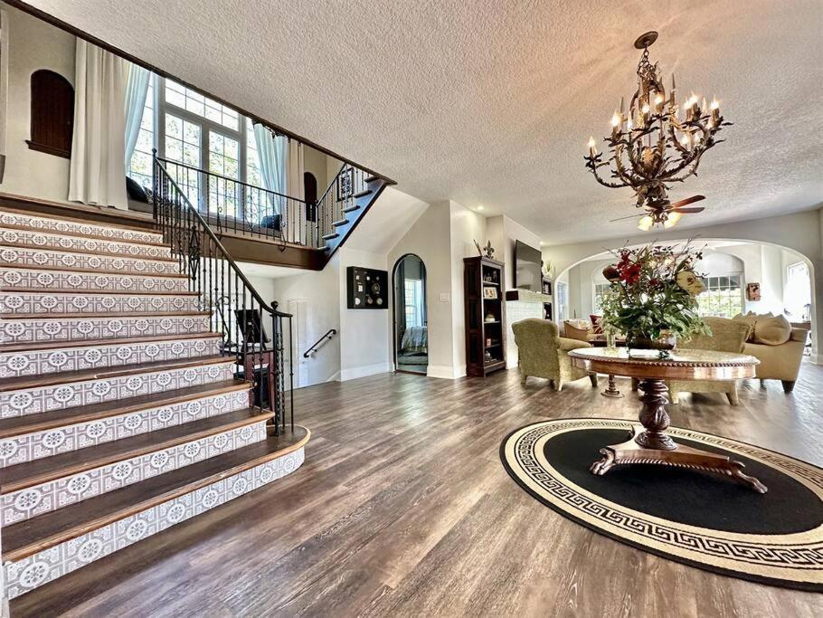 6 Bedroom Historic Holiday home *