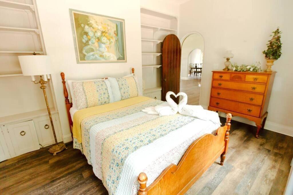 6 Bedroom Historic Holiday home *