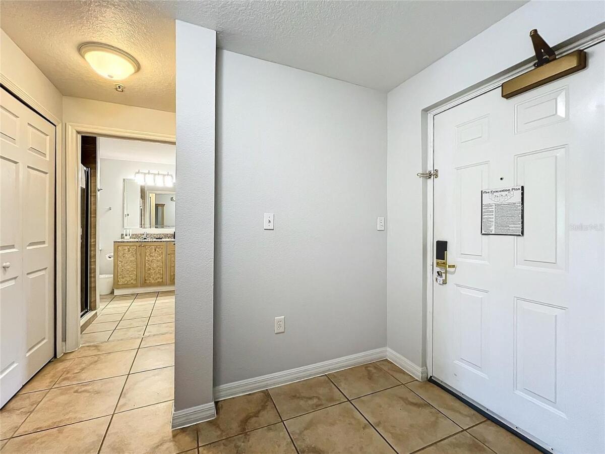 Spacious 3 Bed 3 Bath Luxury 5 Min From