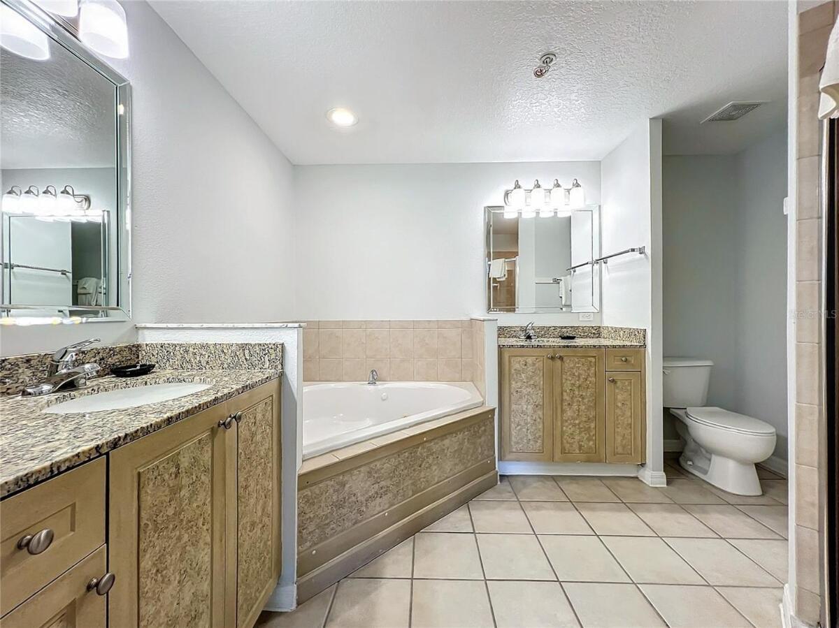 Spacious 3 Bed 3 Bath Luxury 5 Min From Apartment *