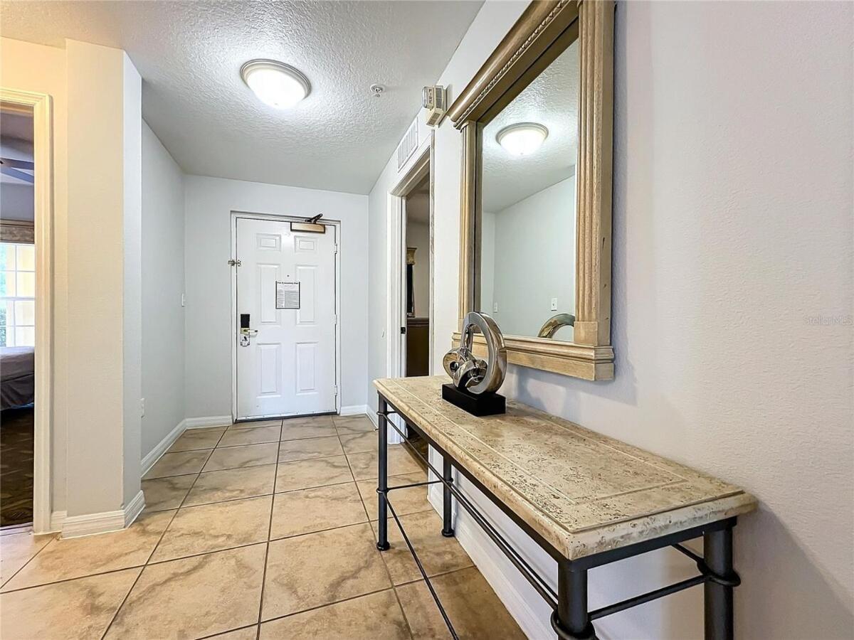 Spacious 3 Bed 3 Bath Luxury 5 Min From *