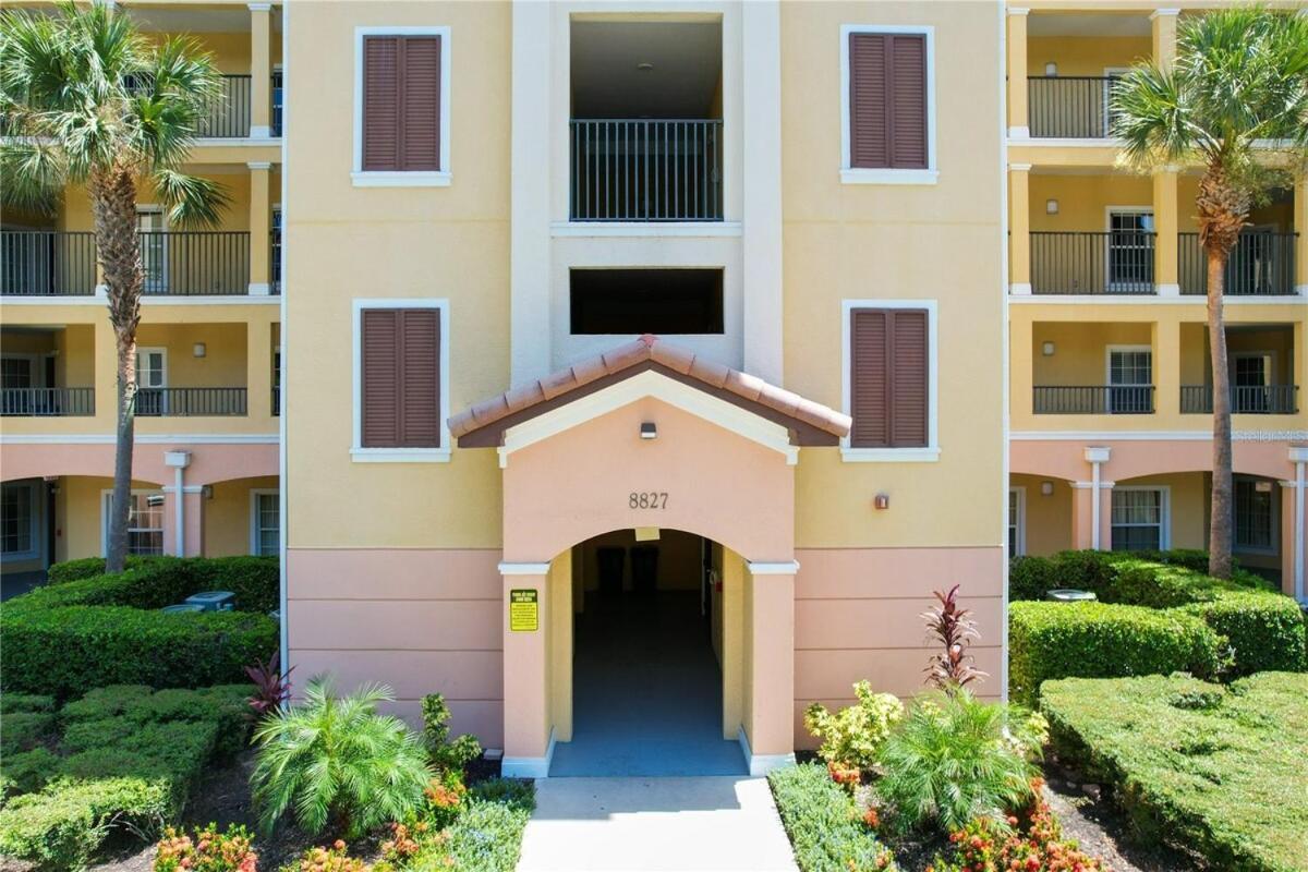 Spacious 3 Bed 3 Bath Luxury 5 Min From Apartment