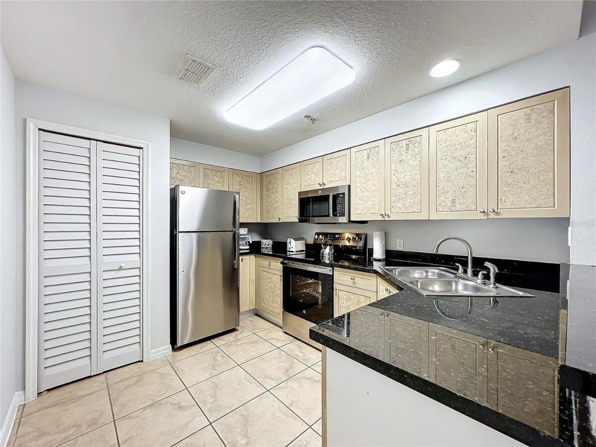 Apartment Spacious 3 Bed 3 Bath Luxury 5 Min From