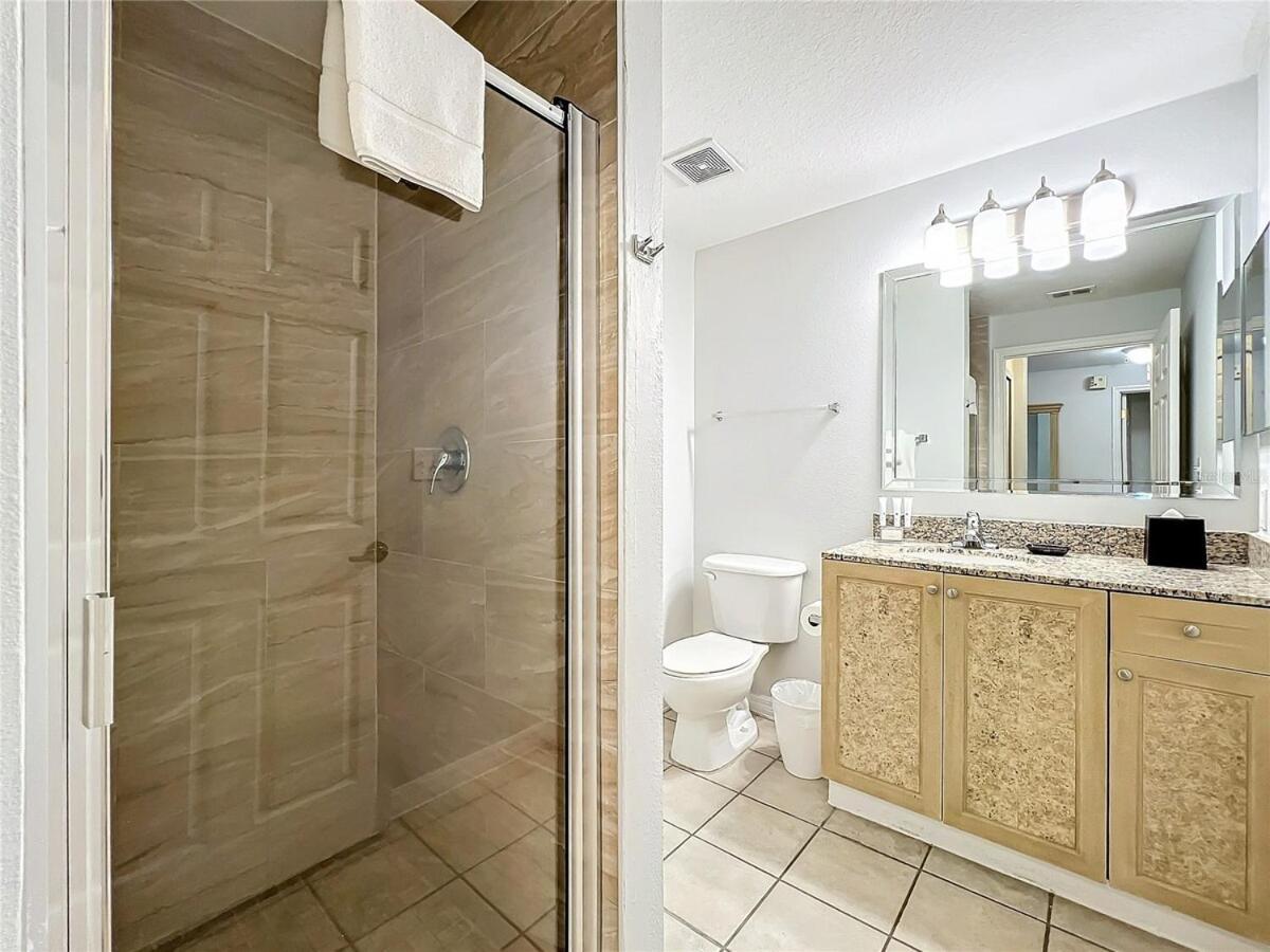 Spacious 3 Bed 3 Bath Luxury 5 Min From Apartment Orlando