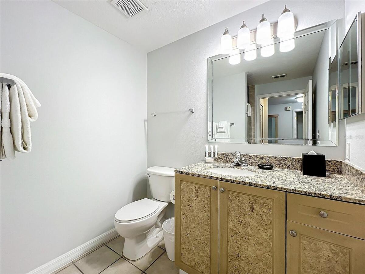Spacious 3 Bed 3 Bath Luxury 5 Min From *