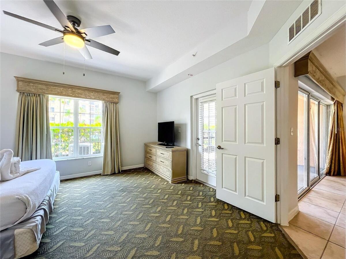 Spacious 3 Bed 3 Bath Luxury 5 Min From