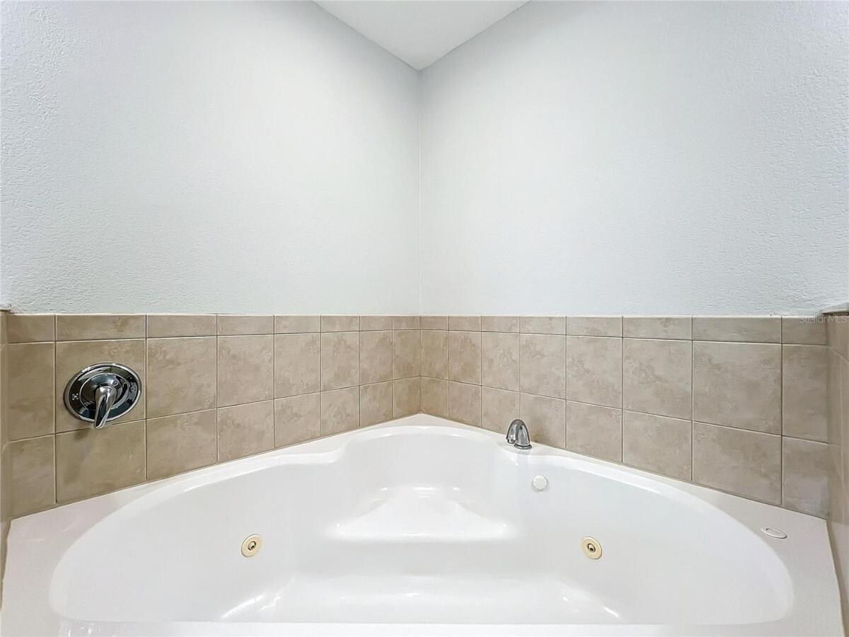 Spacious 3 Bed 3 Bath Luxury 5 Min From Apartment Orlando