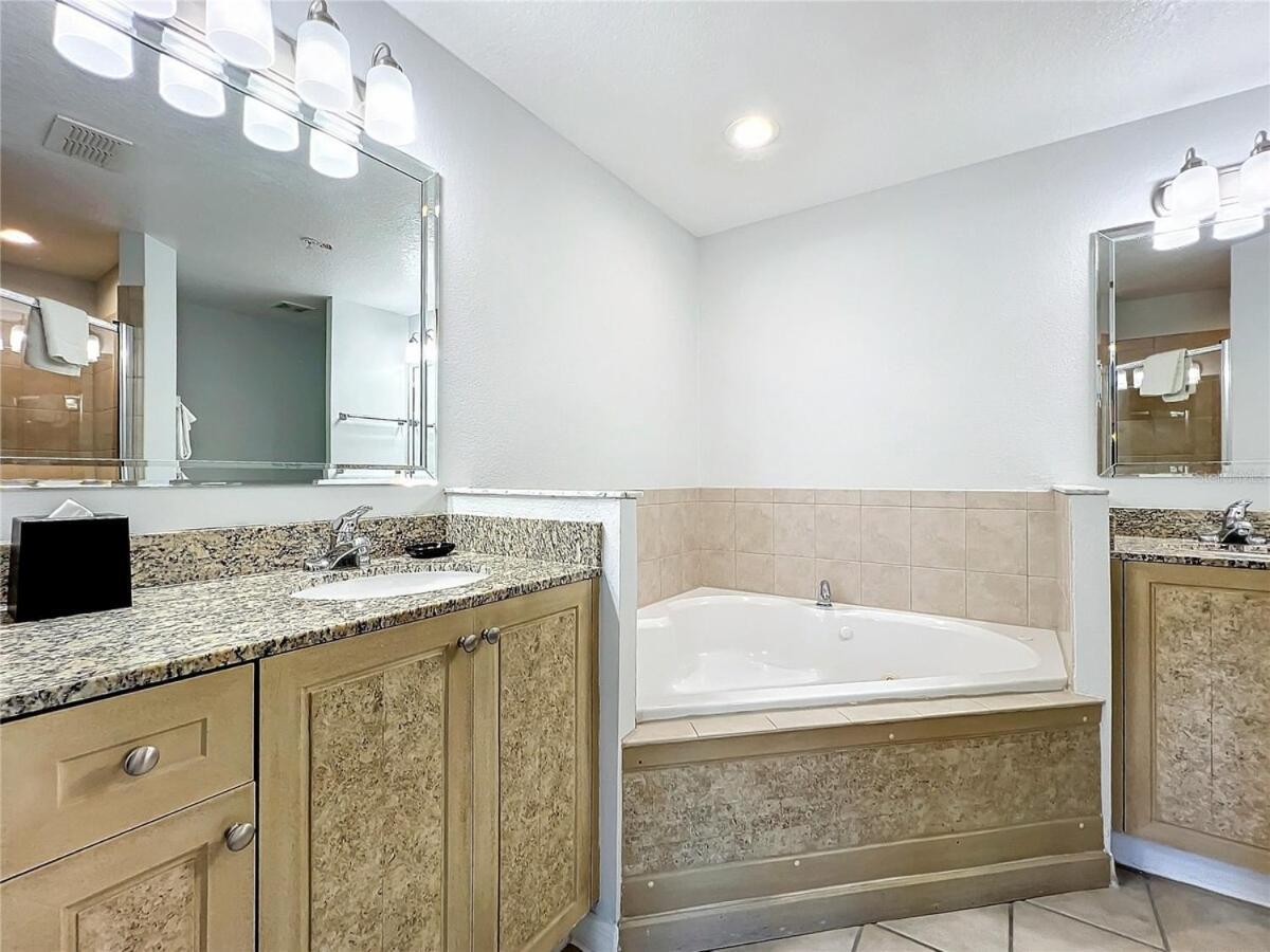 Spacious 3 Bed 3 Bath Luxury 5 Min From *
