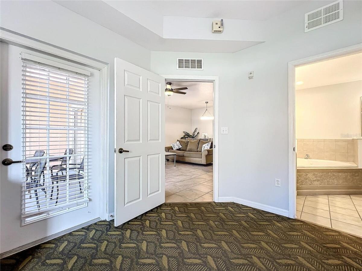 Apartment Spacious 3 Bed 3 Bath Luxury 5 Min From *