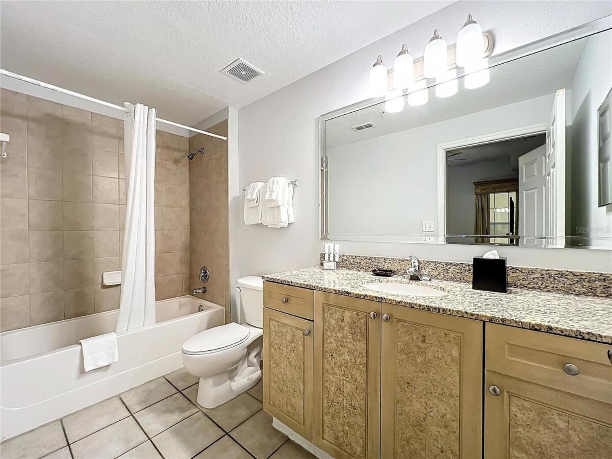 Spacious 3 Bed 3 Bath Luxury 5 Min From *