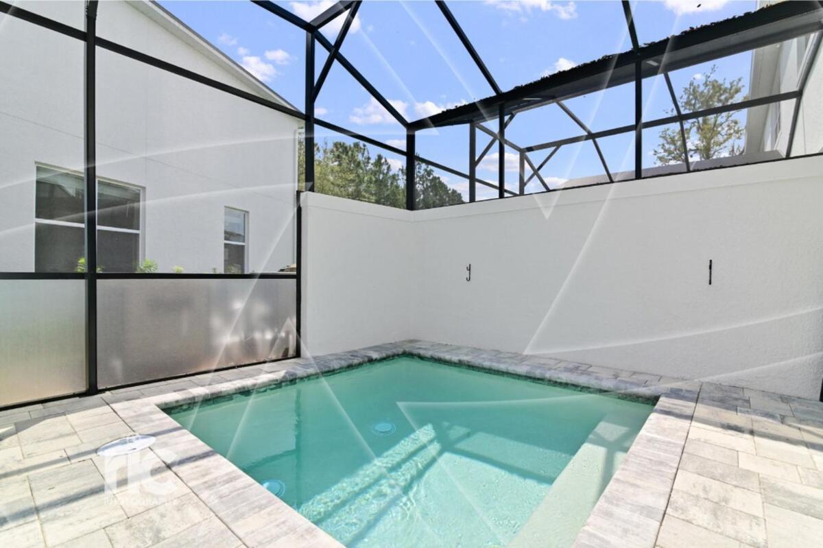 New Luxury Dream Vacation With Gym, 70 Inch Tv, Private Pool, 4 Bedrooms, 3 Full Baths, High Speed Wifi *