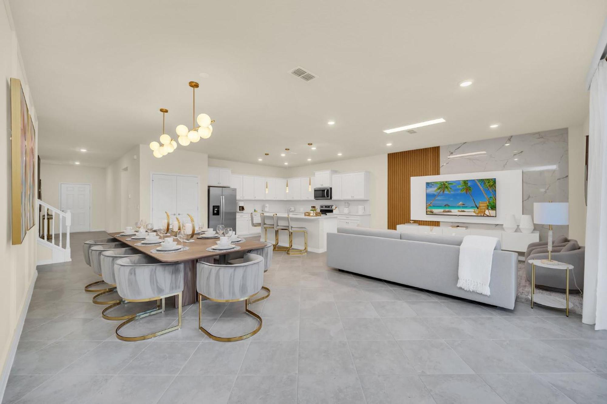 Chic 10br Retreat With Themed & Pool