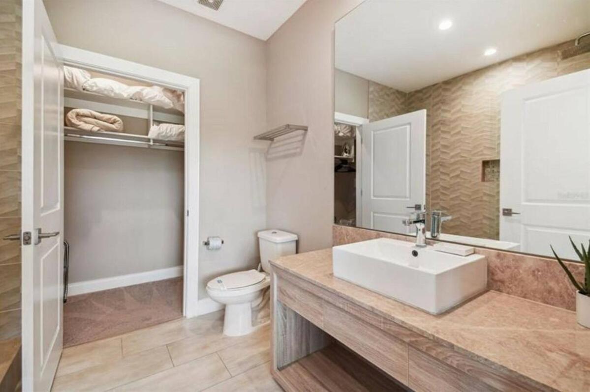 Dluxx Magic Village 3 Miles From 7454 Holiday home *