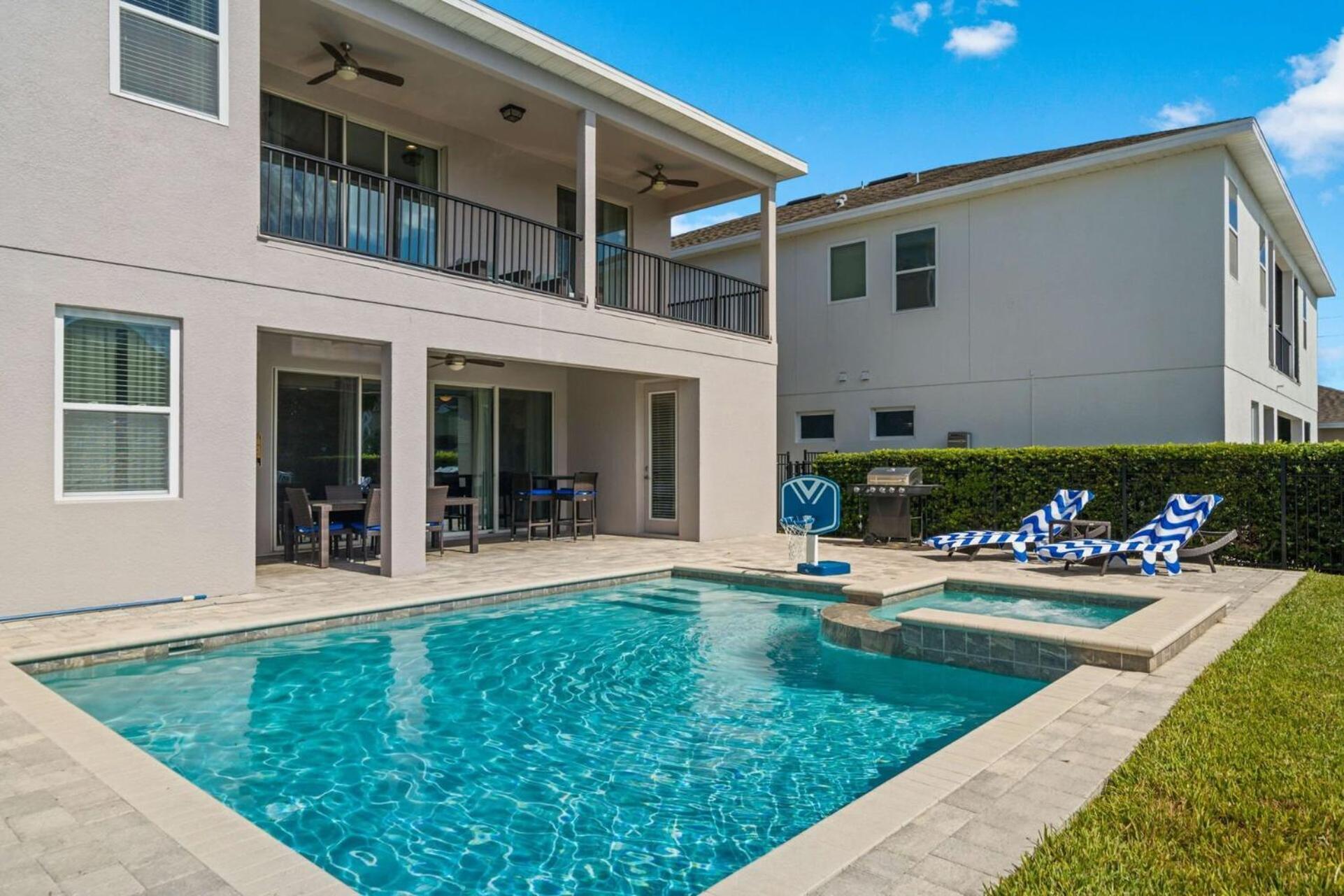 Villa Indulge In Opulence: Where Comfort Meets Endless Fun *
