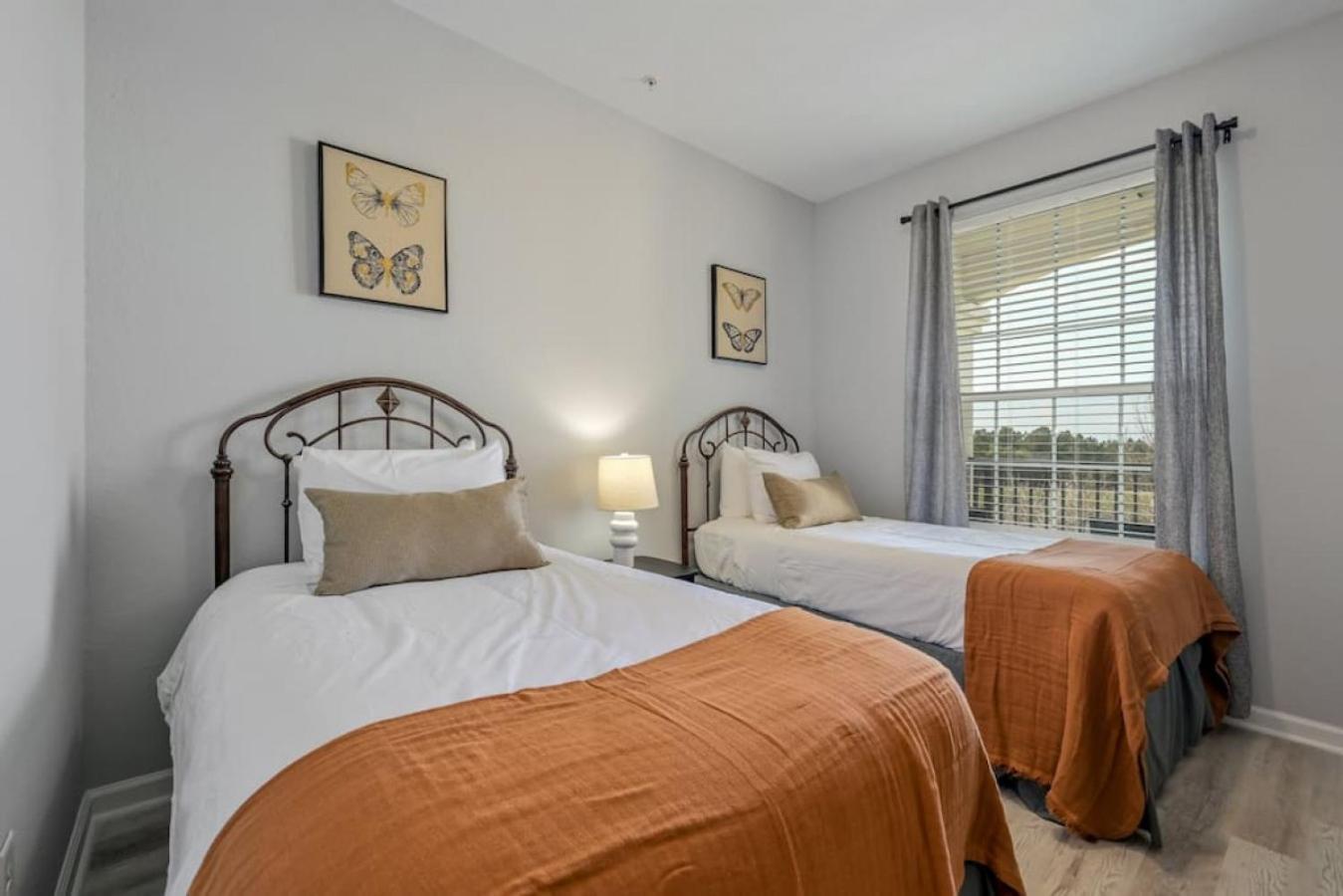 Is2-310 - New Listing - Near Major Attractions