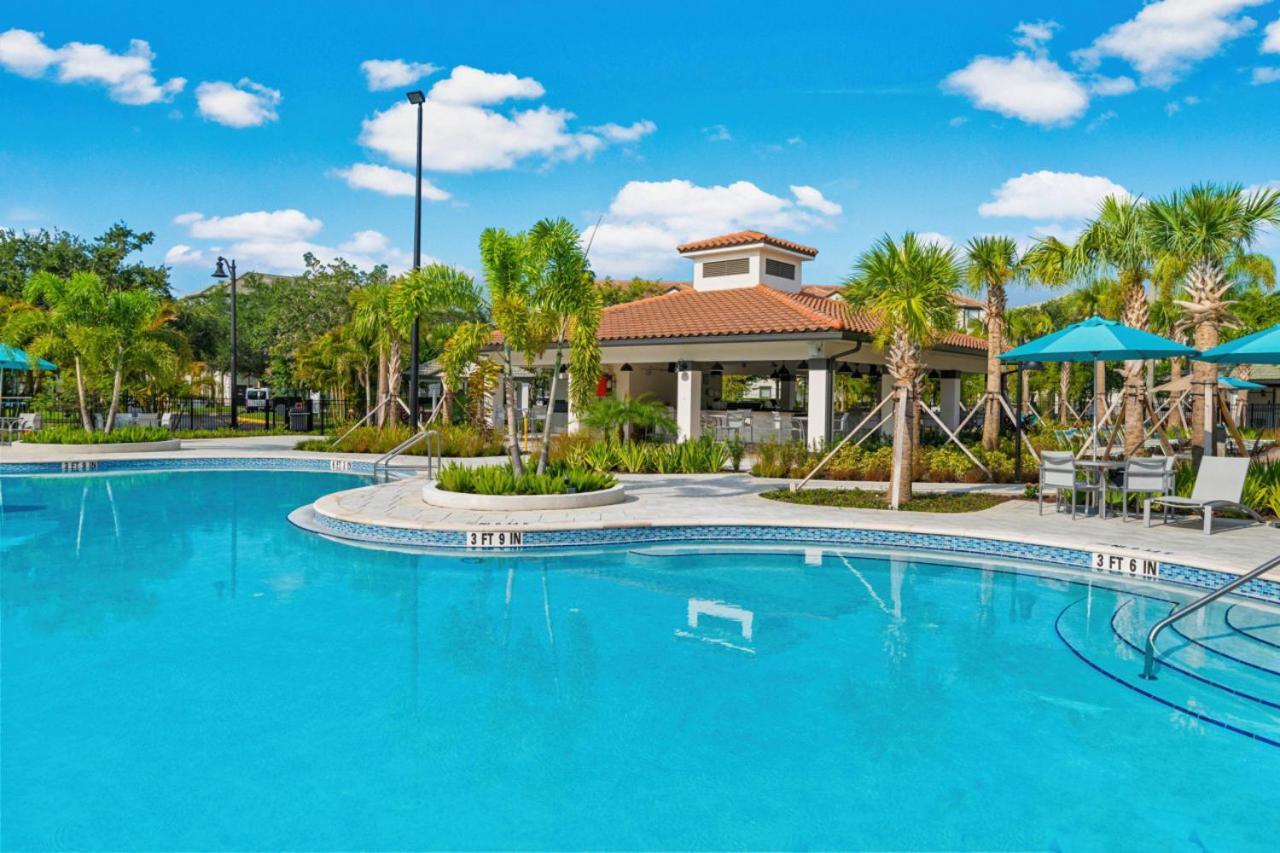 Is1 110 - Lakefront Unit - Near Major Attractions