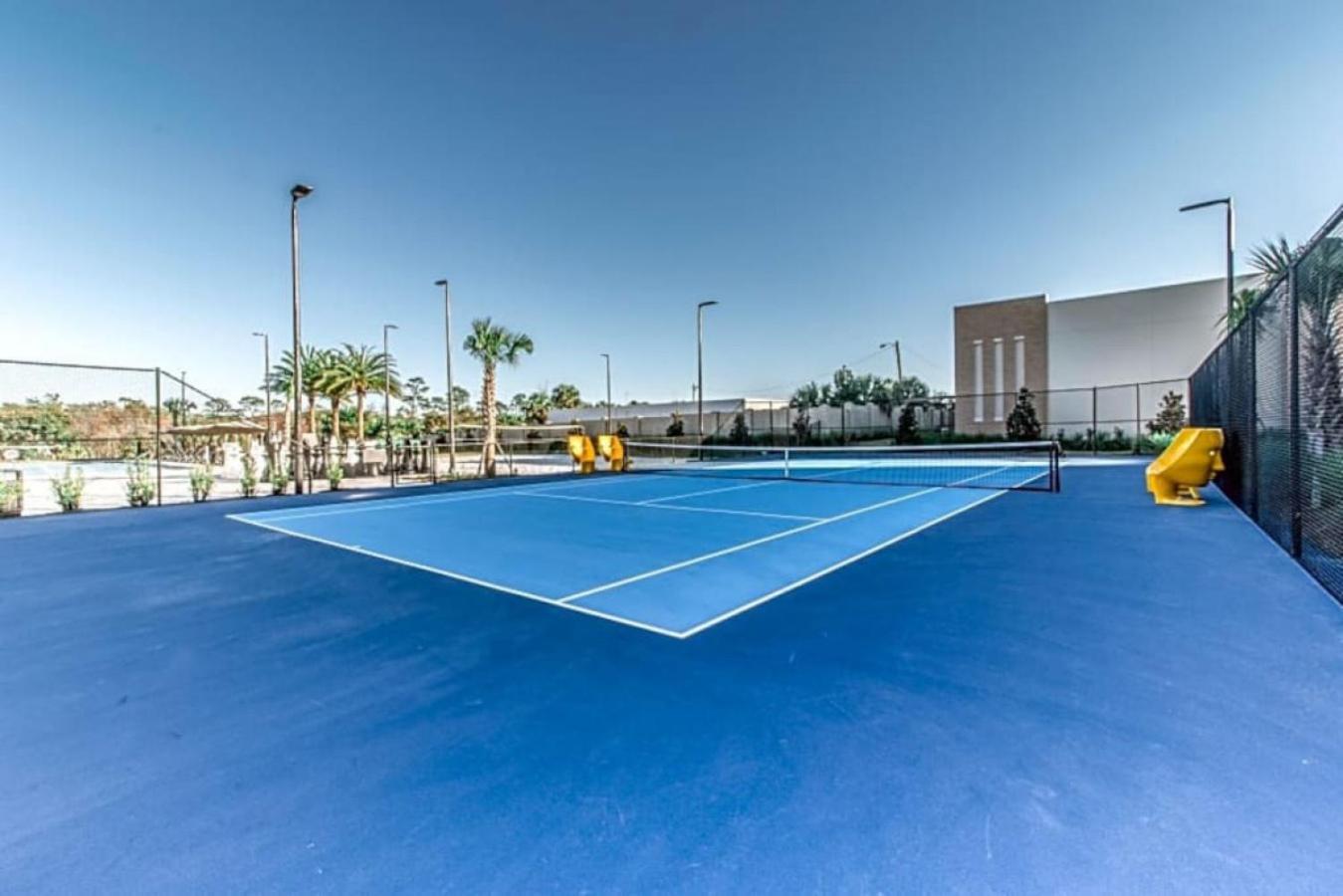 7485 - Luxurious 3 Bedroom Townhouse Behind * Orlando