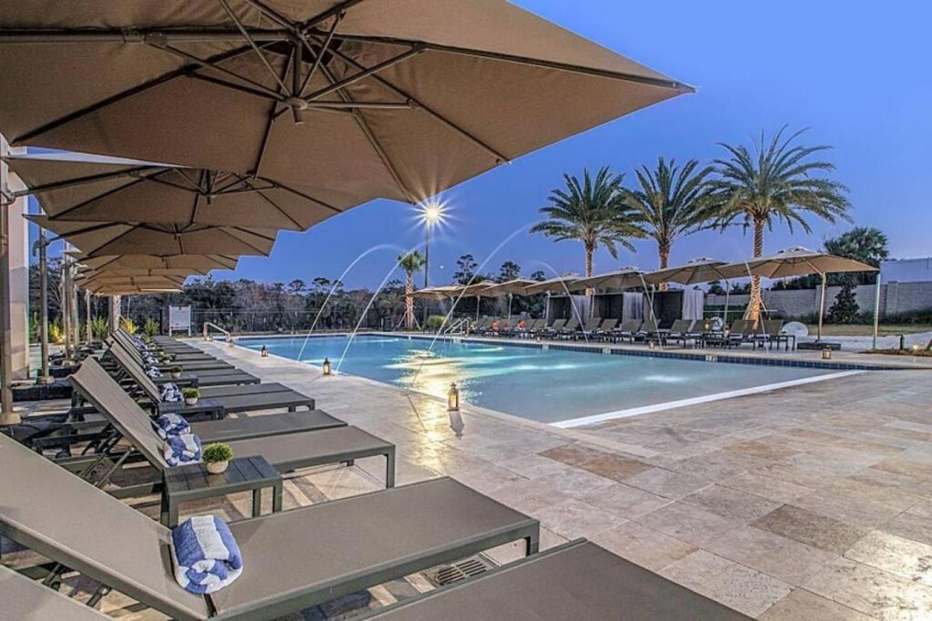 Holiday home 7485 - Luxurious 3 Bedroom Townhouse Behind *