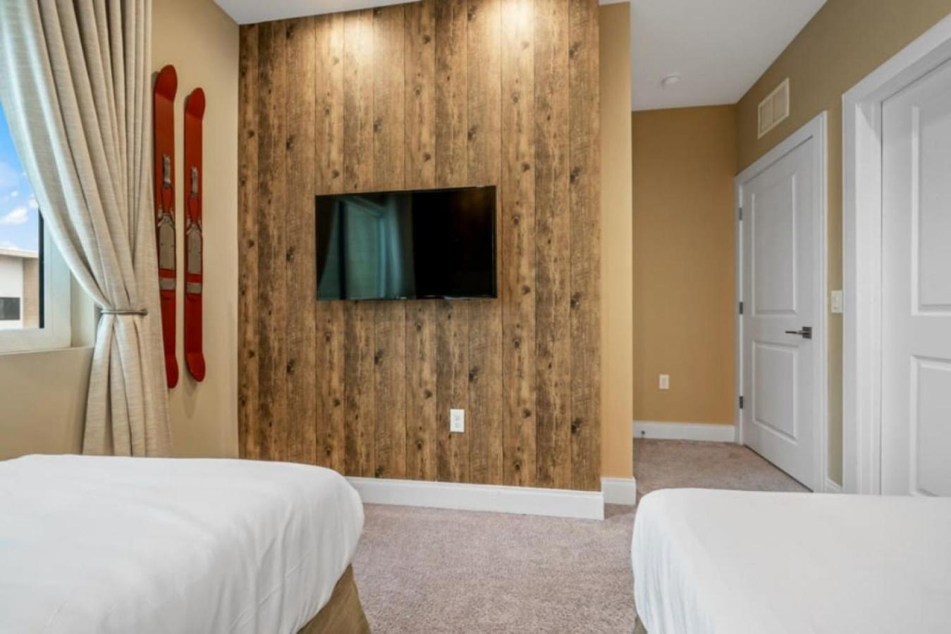 7485 - Luxurious 3 Bedroom Townhouse Behind *