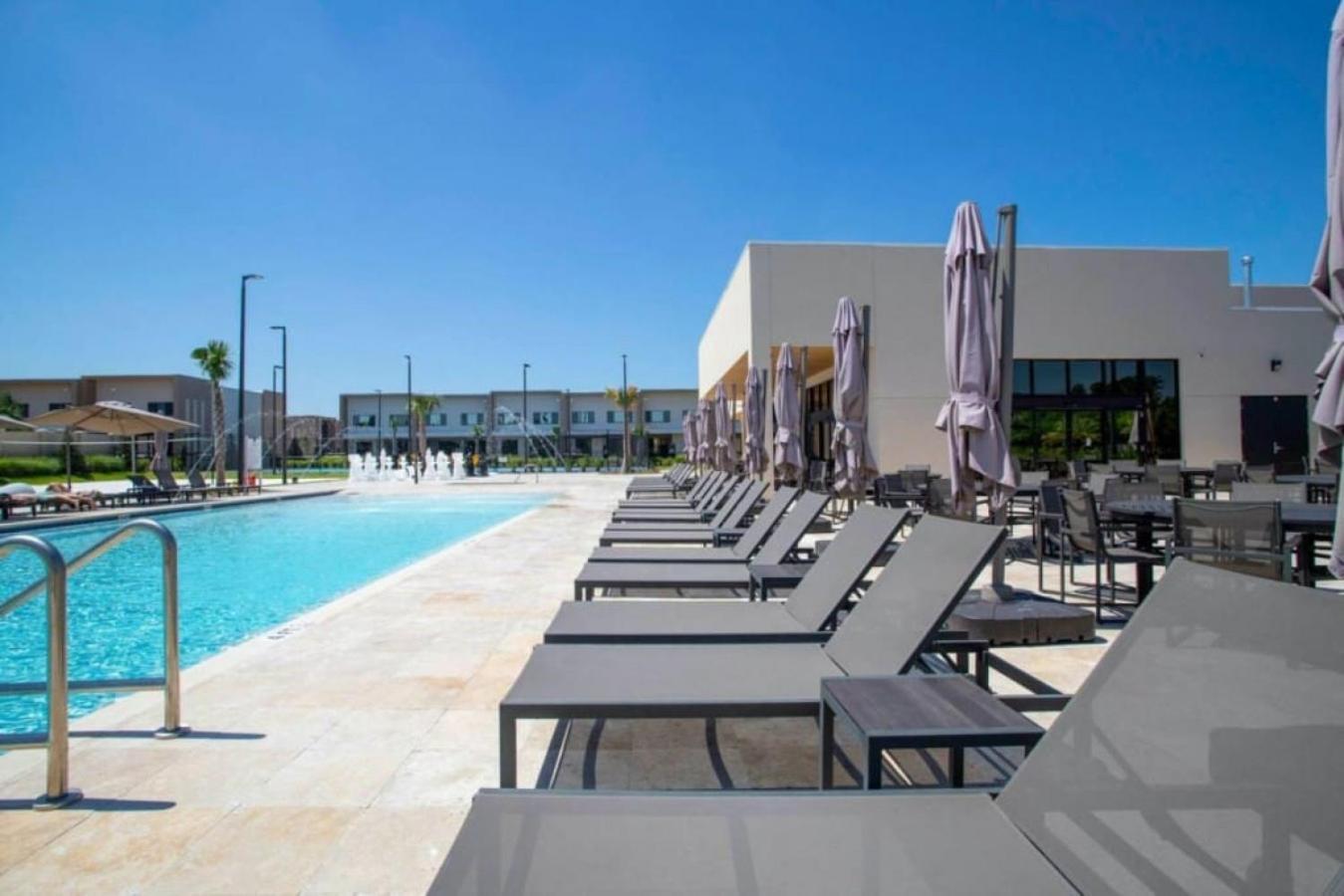 7485 - Luxurious 3 Bedroom Townhouse Behind Orlando