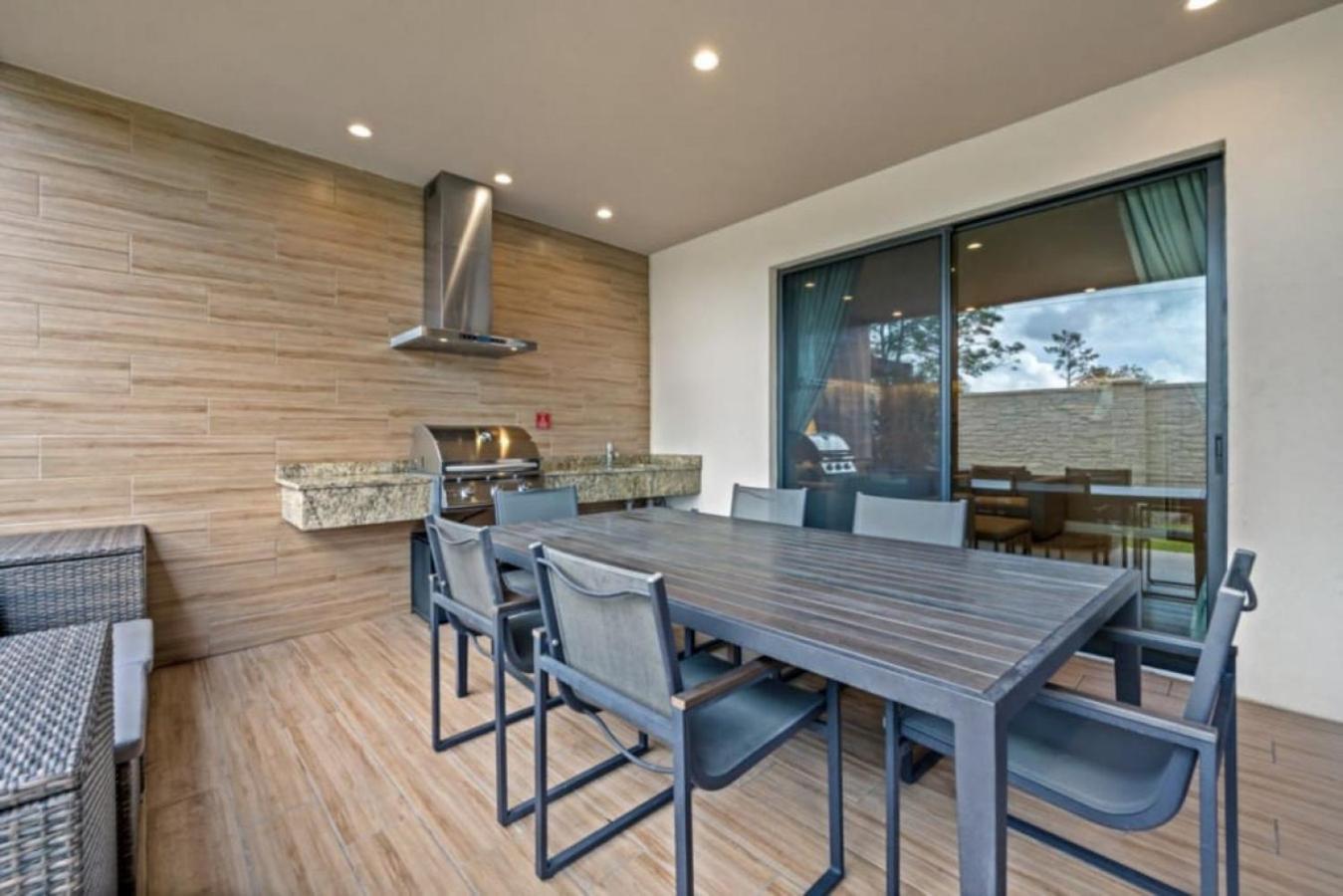 7485 - Luxurious 3 Bedroom Townhouse Behind