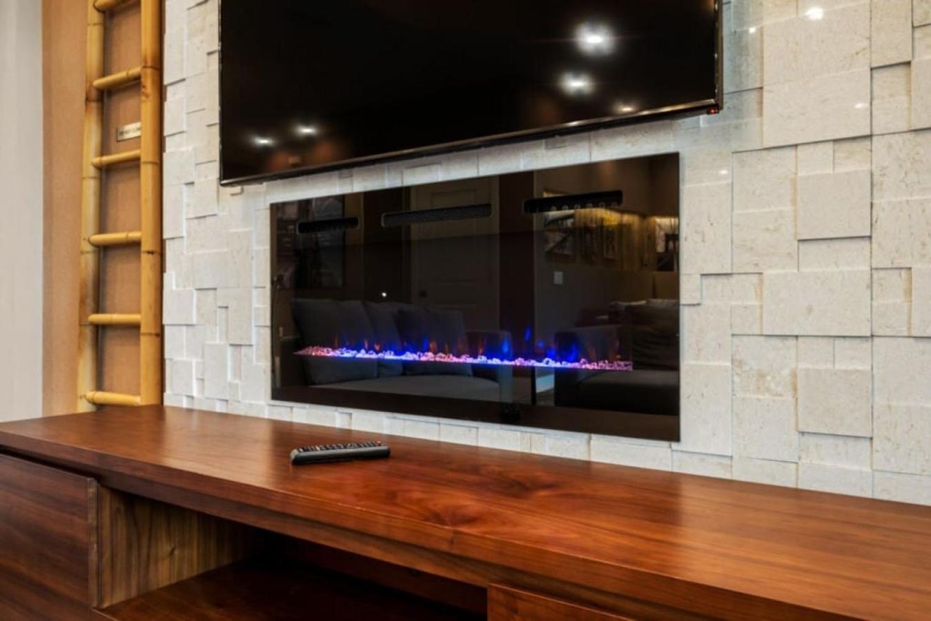 7485 - Luxurious 3 Bedroom Townhouse Behind *