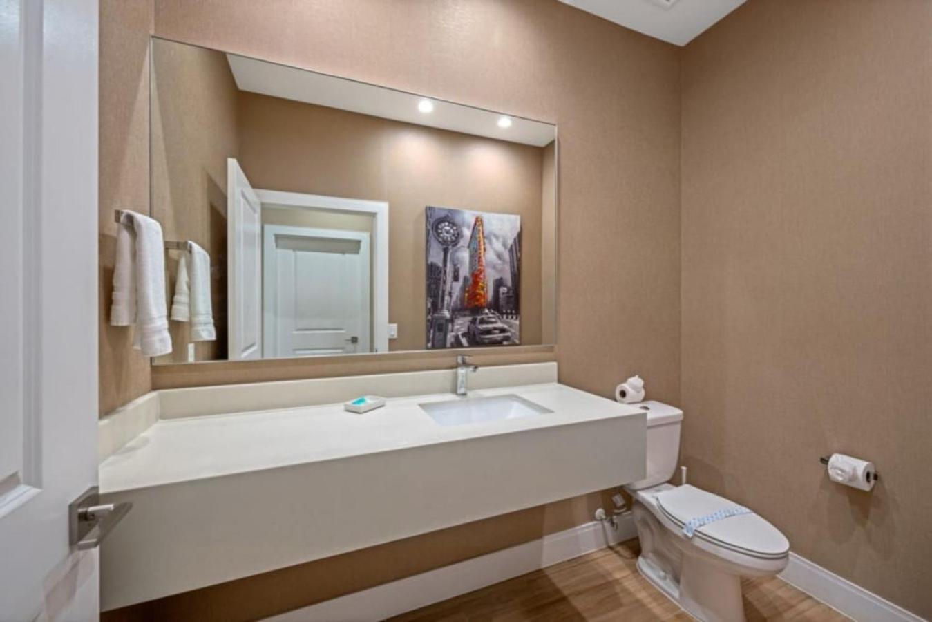 7485 - Luxurious 3 Bedroom Townhouse Behind Holiday home Orlando