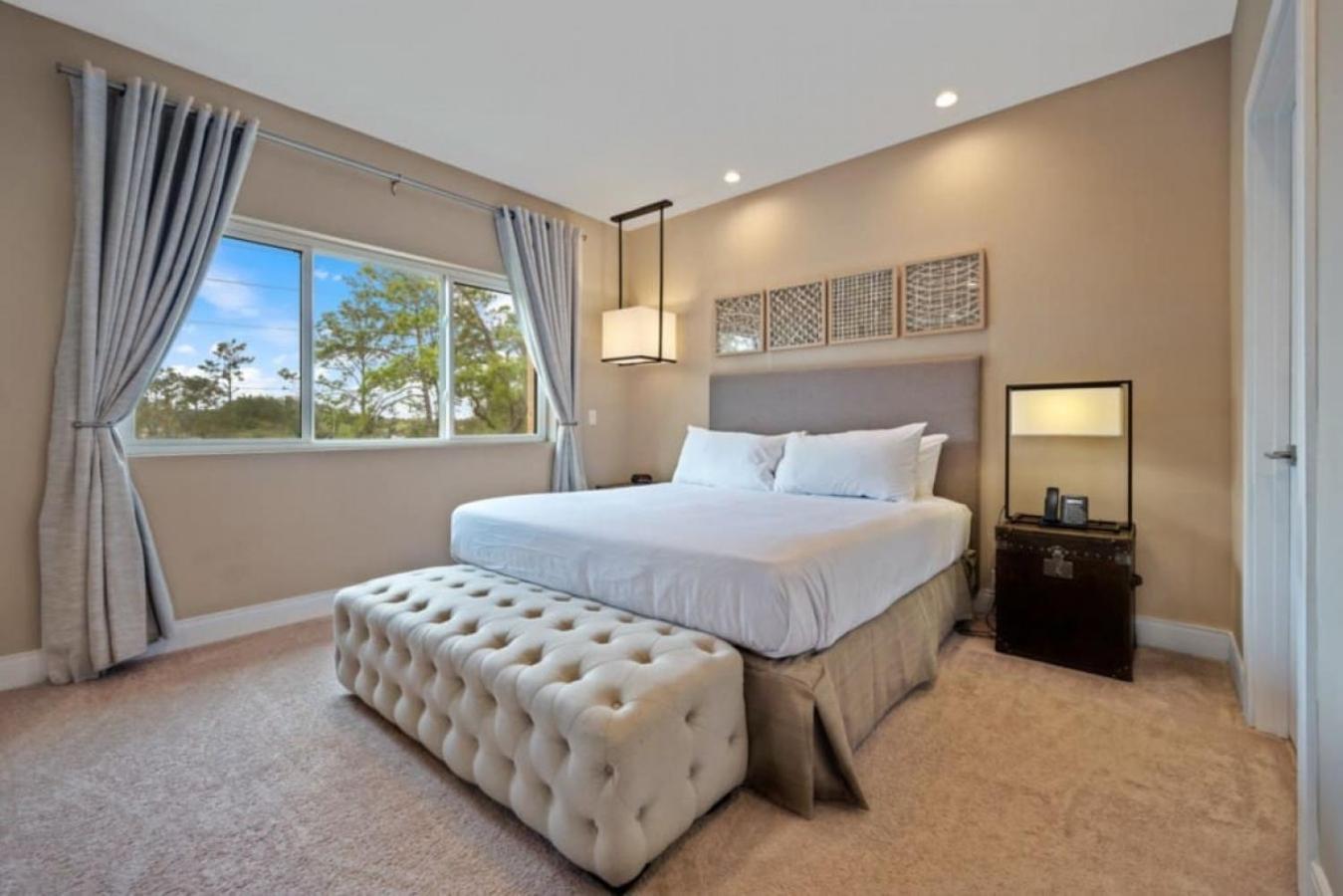 Holiday home 7485 - Luxurious 3 Bedroom Townhouse Behind *