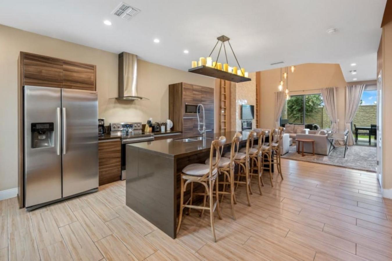 7485 - Luxurious 3 Bedroom Townhouse Behind *
