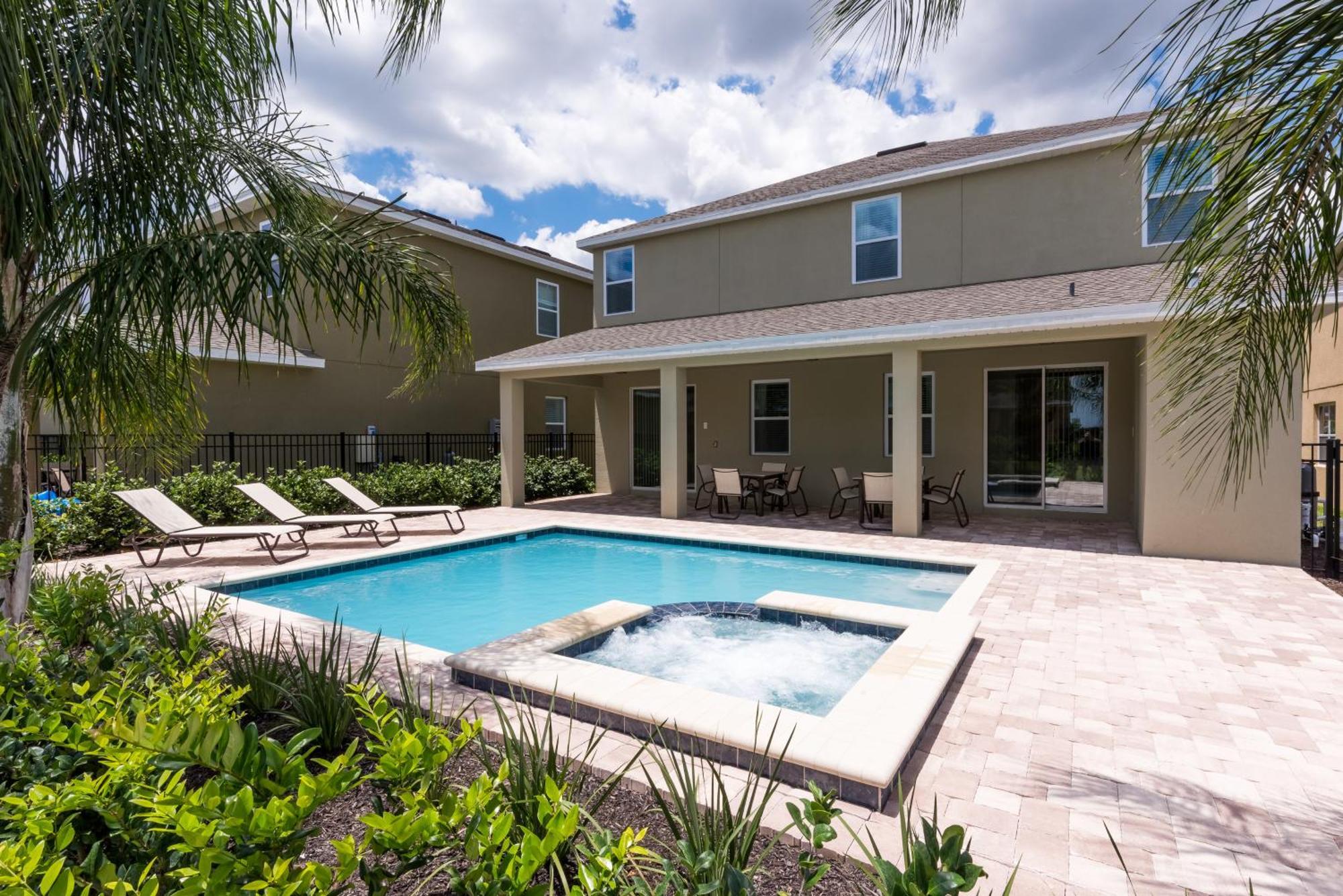 Welcoming Near With Water Park Access By Rentyl - 761l Villa *