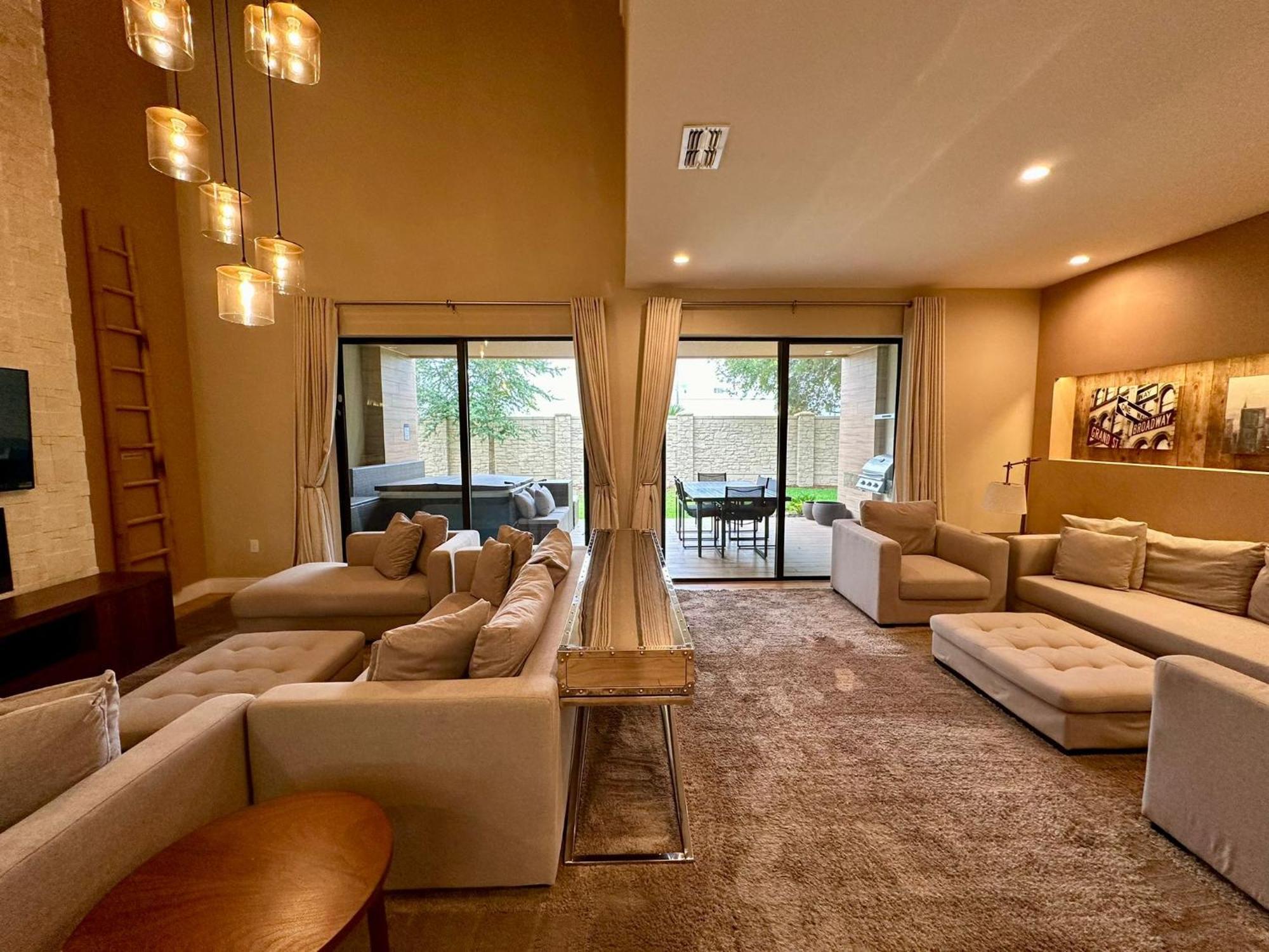 Luxury In With Private Hot Tub - 7 Min From Parks - 3 Bedrooms And 4 Bathrooms! Orlando